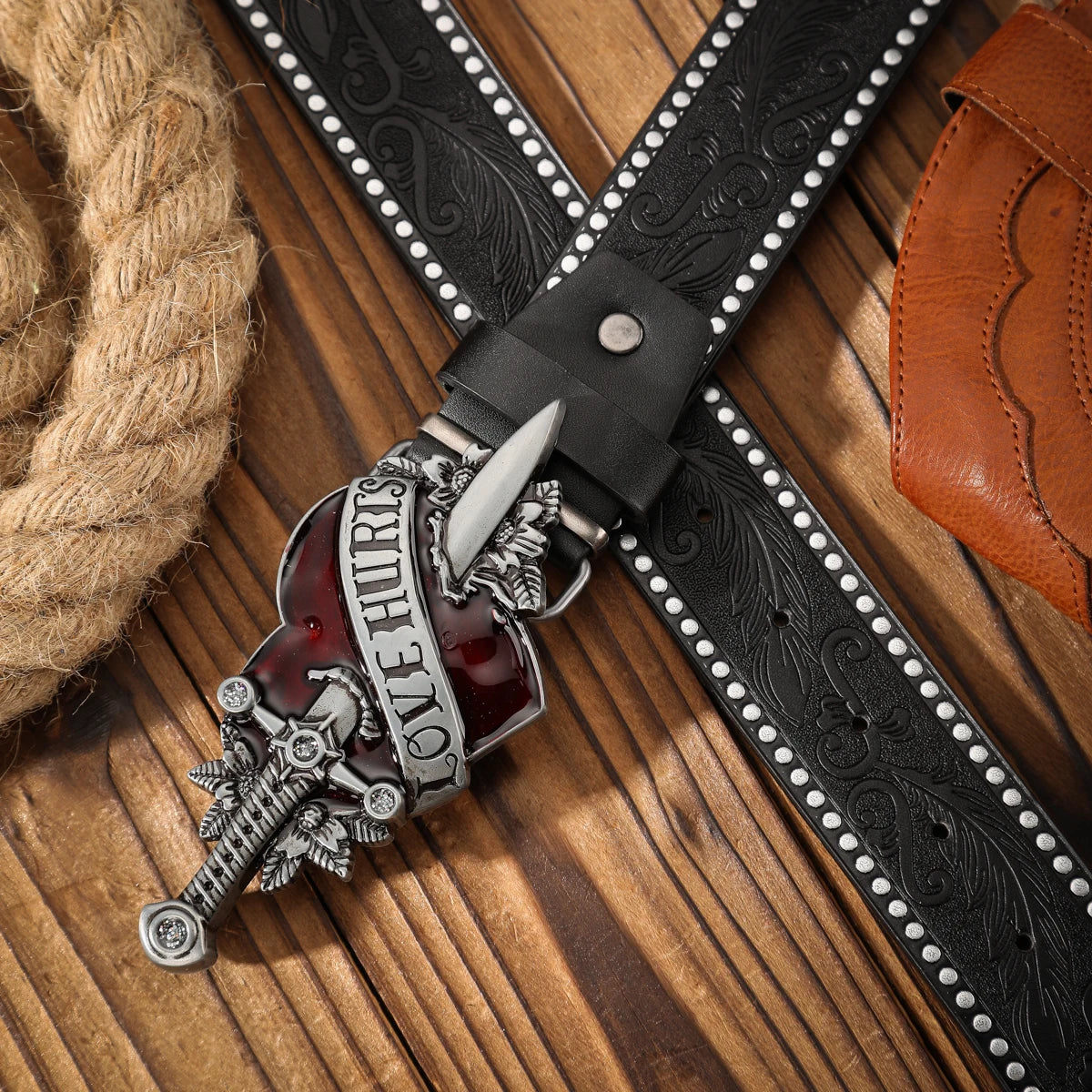 An alloy plate buckle PU material belt, suitable for both men and women, to create a personalized Western retro style