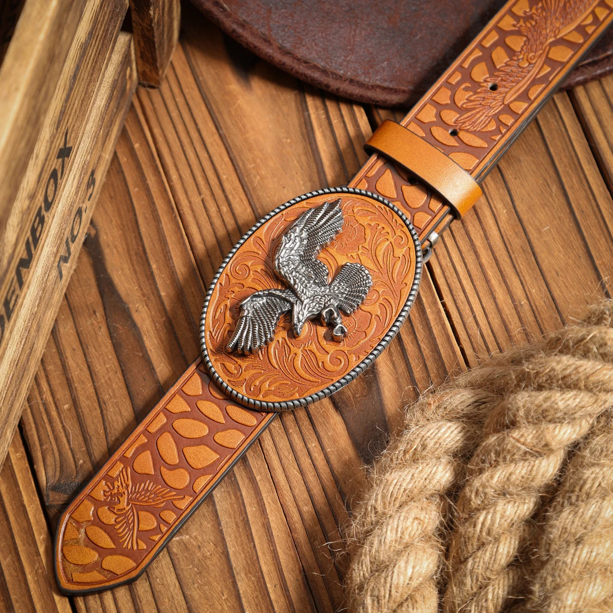 A casual, individual and retro belt, a Western-style clothing accessory, metal buckle, PU belt, suitable for both men and women