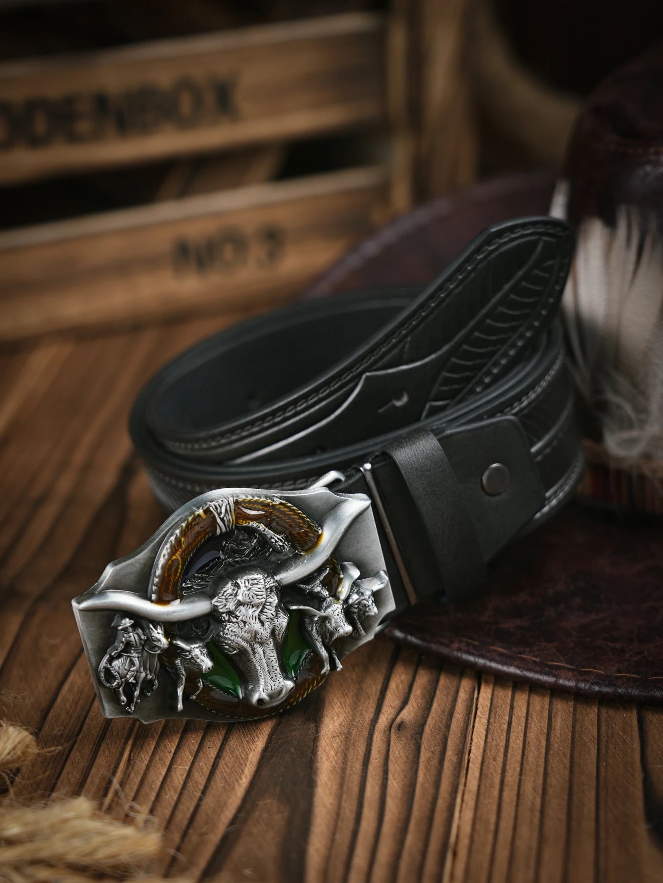 A men's and women's casual retro belt Western style! PU leather belt with metal buckle, suitable for daily work wear