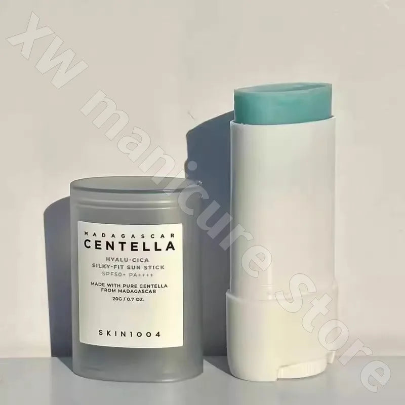 Skin1004 Centella Asiatica Hyaluronic Acid Water Essence Sunscreen Stick Refreshing Lightweight Non-greasy Portable 20g