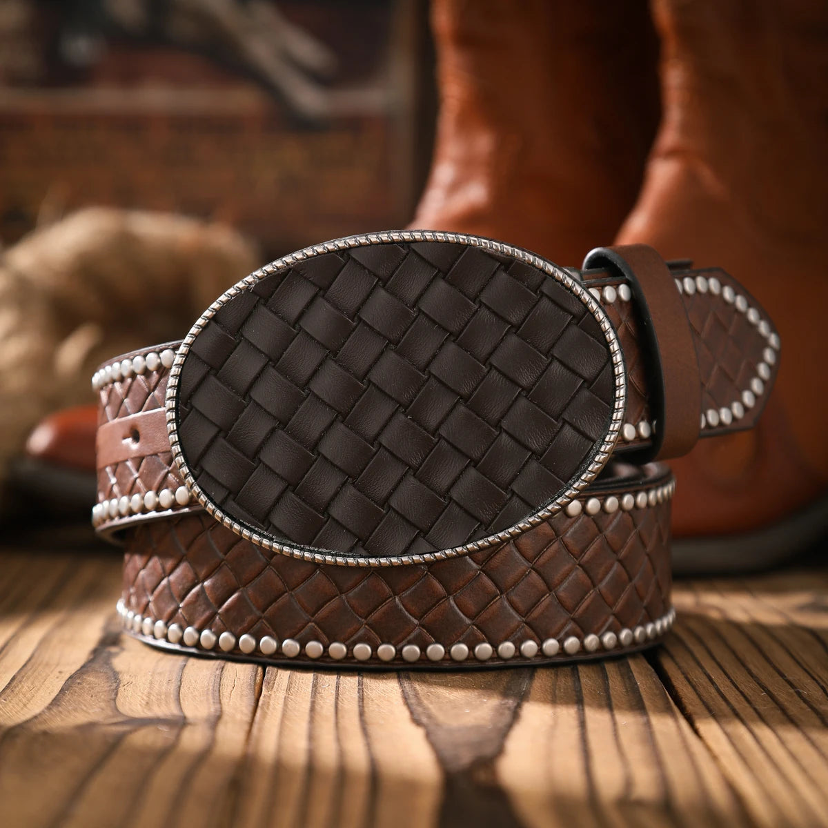 A casual and retro belt, a waist accessory for Western-style clothing, metal buckle, PU belt, suitable for both men and women