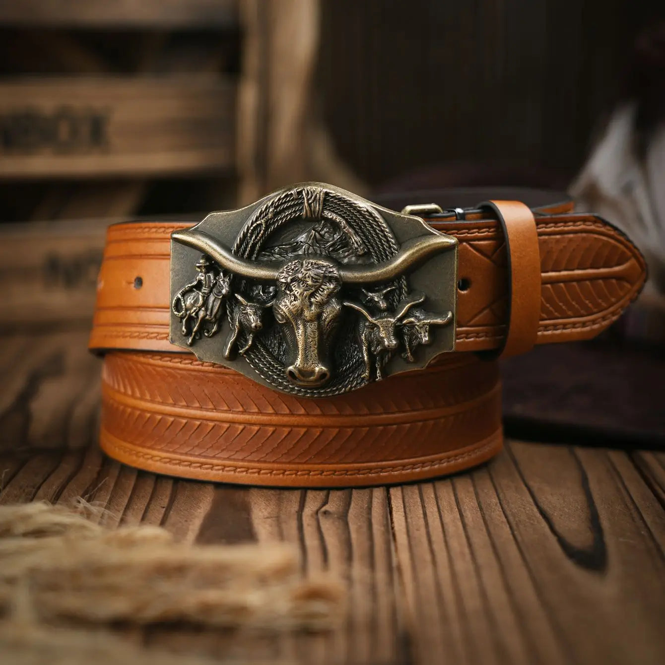 A men's and women's casual retro belt Western style! PU leather belt with metal buckle, suitable for daily work wear
