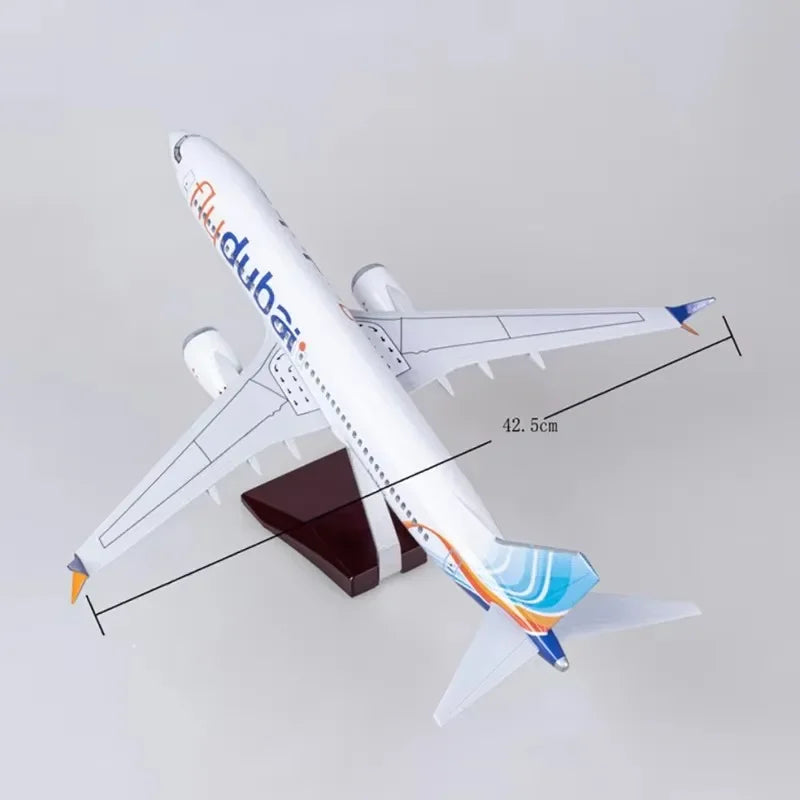 طائرة إيرباص B737 من طراز بوينج 737 من طراز دبي للخطوط الجوية الشرق الأوسط، بمقياس 1:85، مصنوعة من الراتنج المصبوب، وعرض ديكور منزلي لمجموعة طائرات بوينج 737