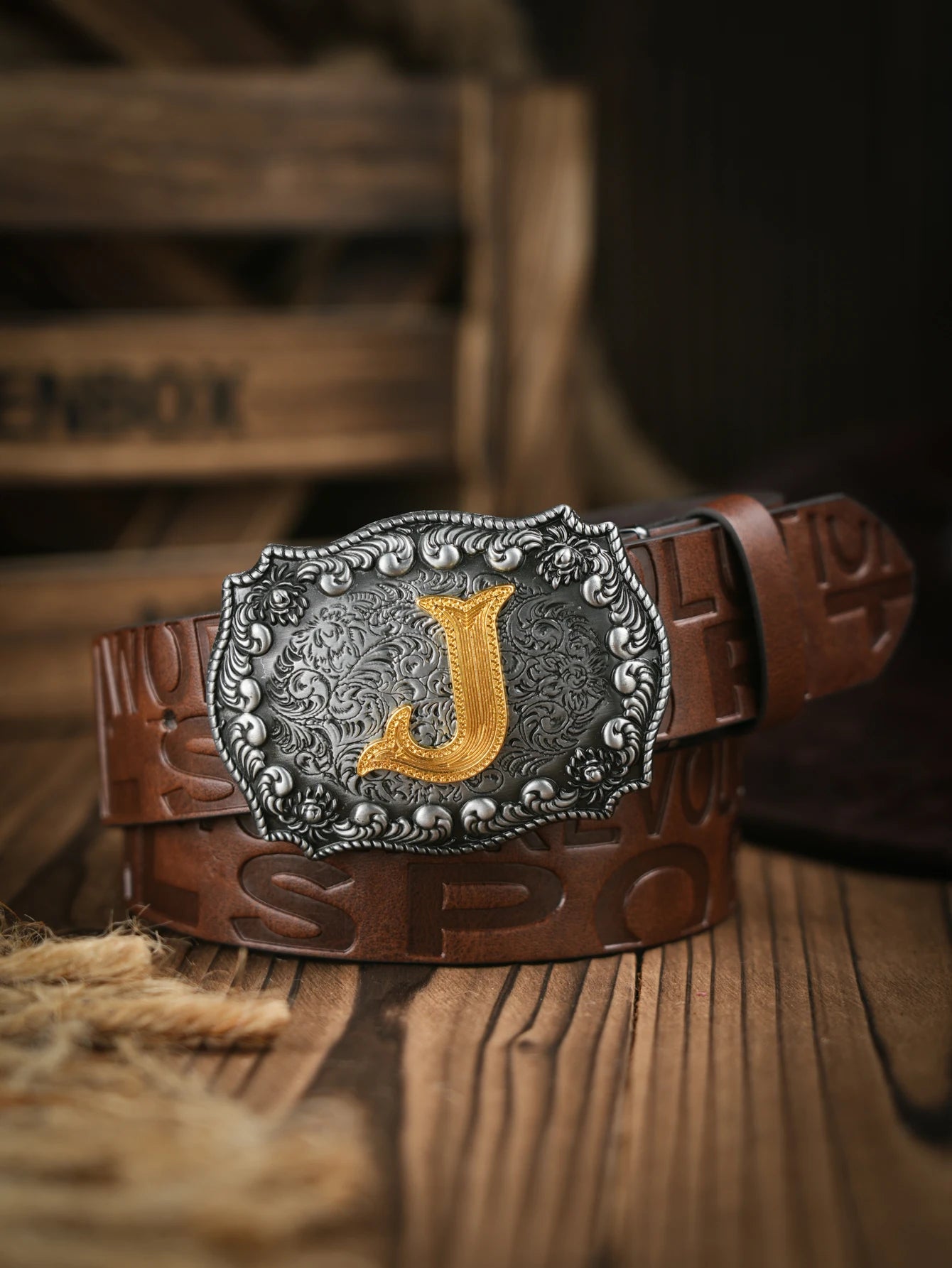 A casual, individual and retro belt, Western-style clothing accessory, metal buckle, PU belt, suitable for both men and women
