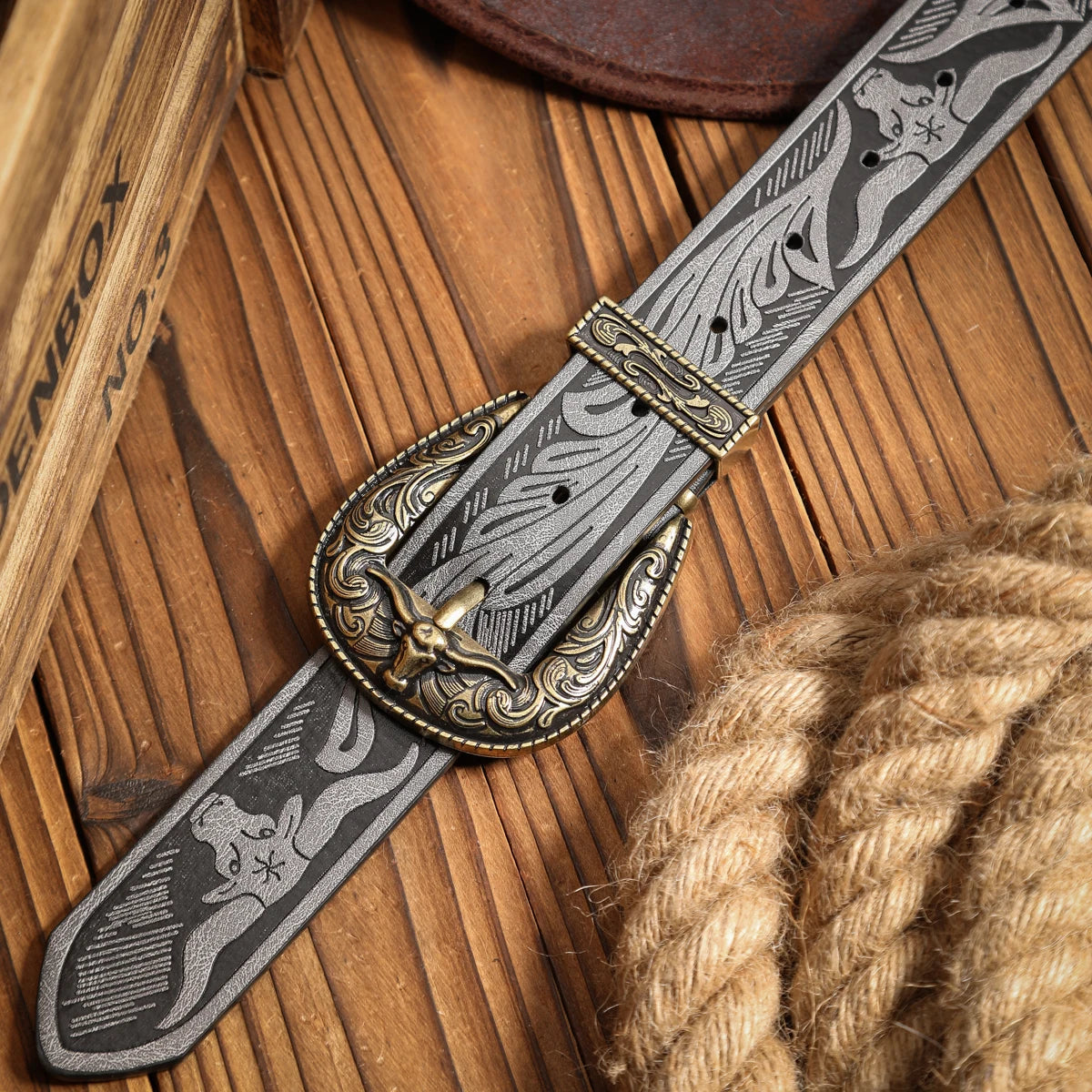 A casual, individual and retro belt, a Western-style clothing accessory, metal buckle, PU belt, suitable for both men and women