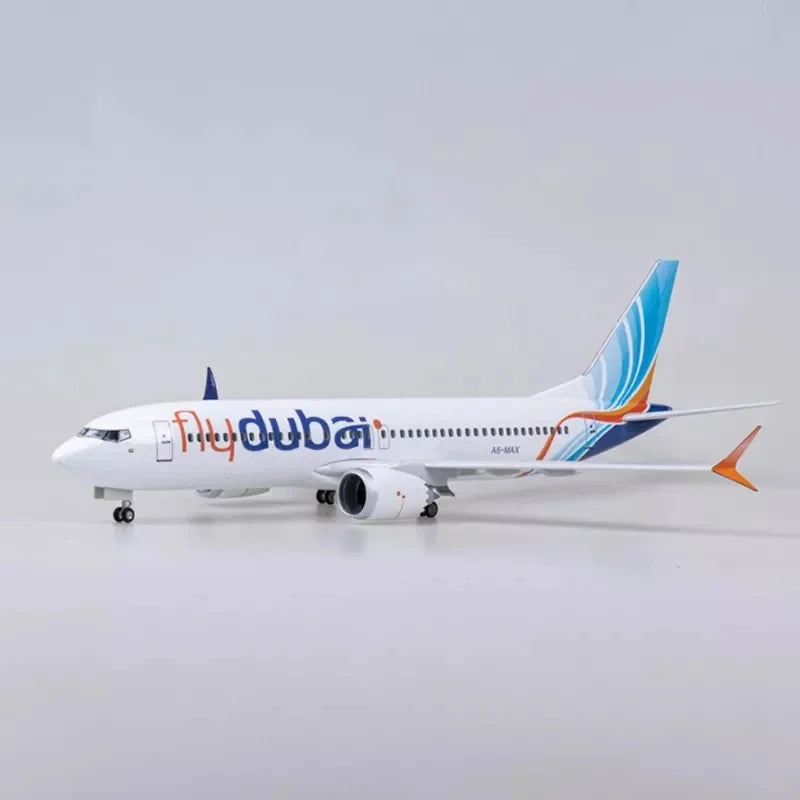 طائرة إيرباص B737 من طراز بوينج 737 من طراز دبي للخطوط الجوية الشرق الأوسط، بمقياس 1:85، مصنوعة من الراتنج المصبوب، وعرض ديكور منزلي لمجموعة طائرات بوينج 737