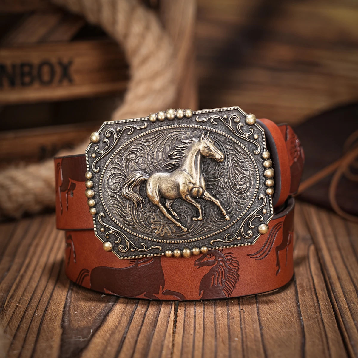 A casual, individual and retro belt, Western-style clothing accessory, metal buckle, PU belt, suitable for both men and women