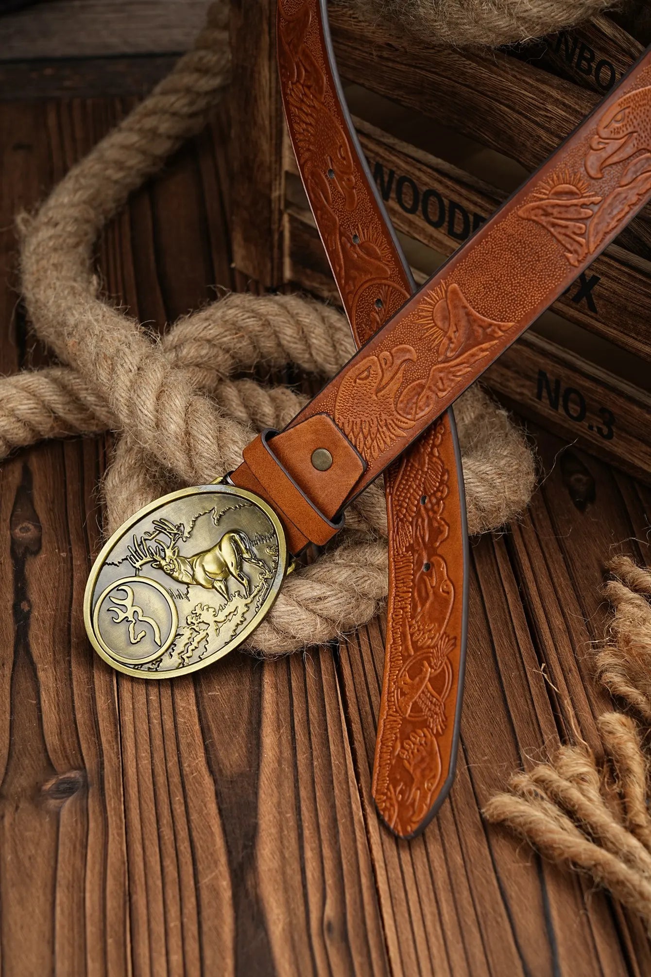 A casual, individual and retro belt, Western-style clothing accessory, metal buckle, PU belt, suitable for both men and women