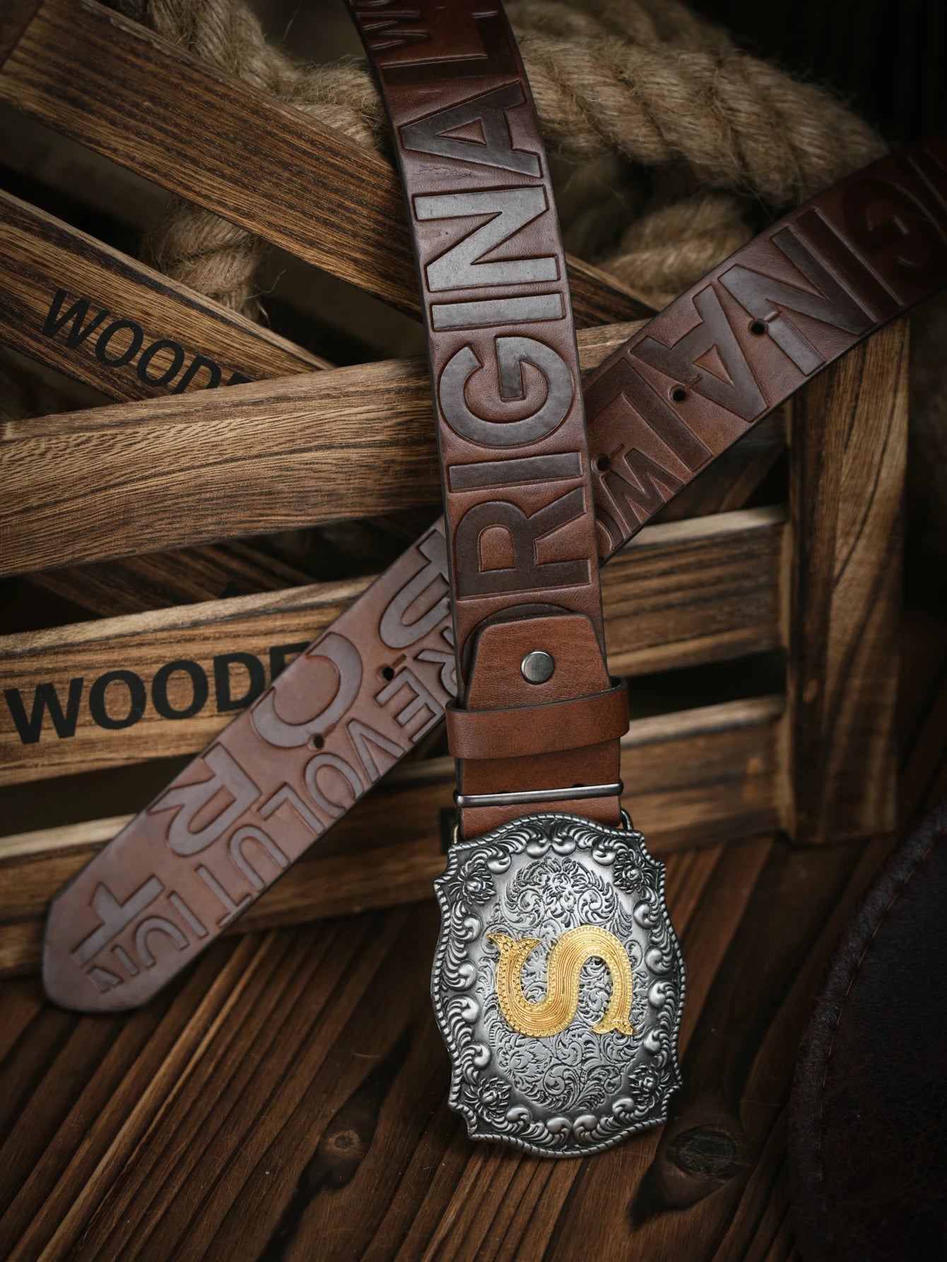 A casual, individual and retro belt, Western-style clothing accessory, metal buckle, PU belt, suitable for both men and women