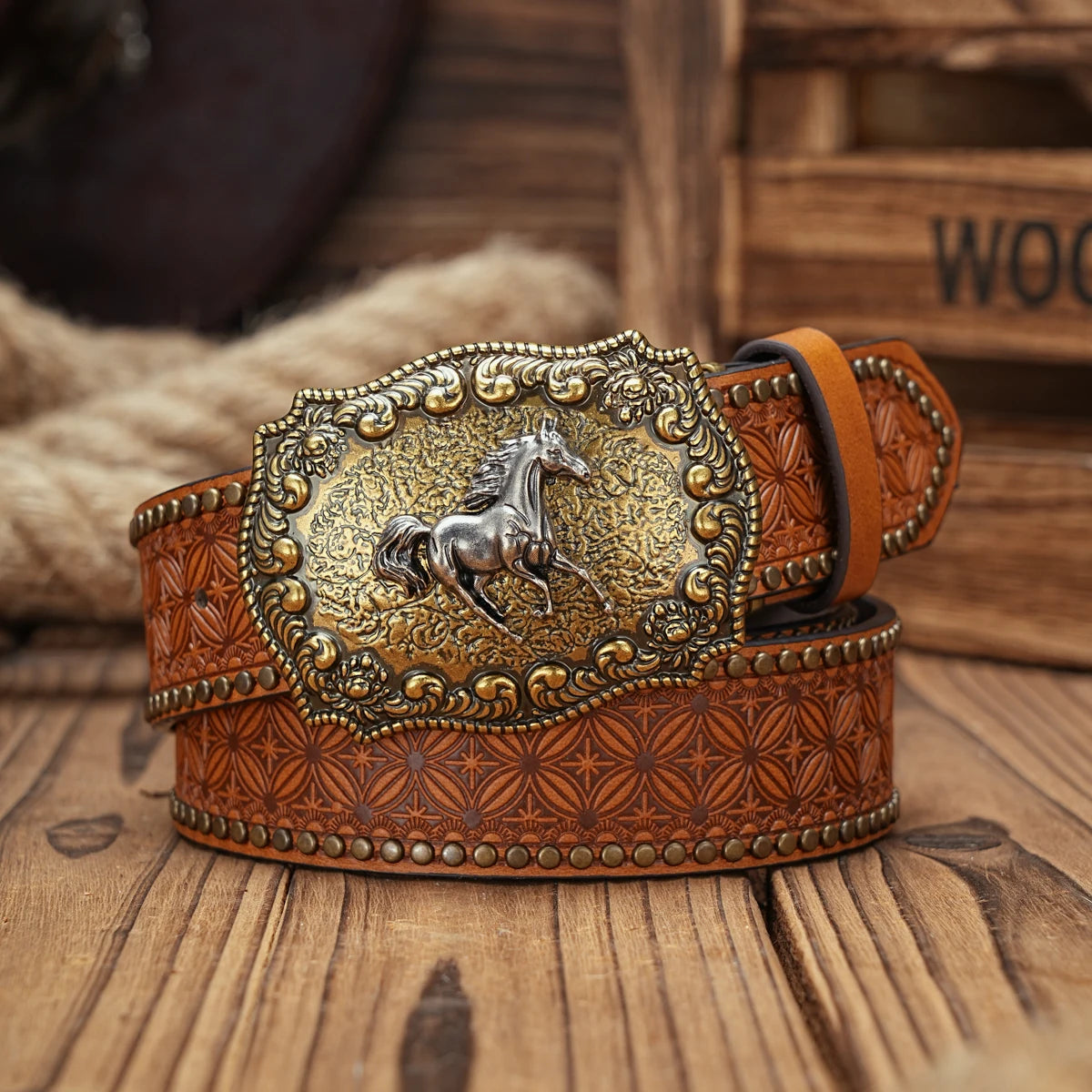 A men's and women's casual retro belt Western style! PU leather belt with metal buckle suitable for daily work wear