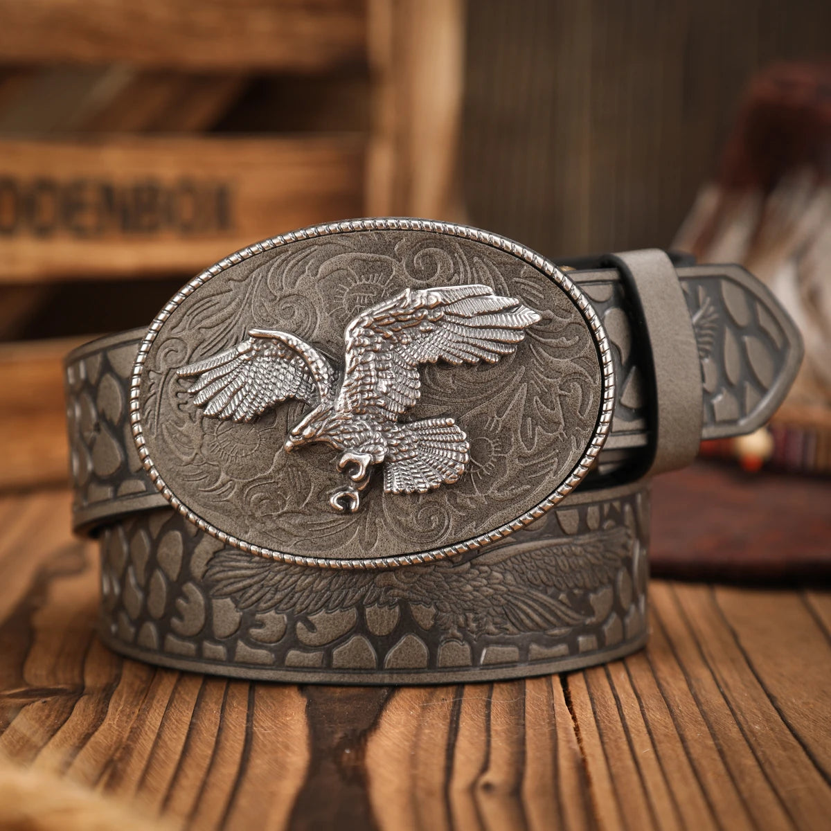 A casual, individual and retro belt, a Western-style clothing accessory, metal buckle, PU belt, suitable for both men and women