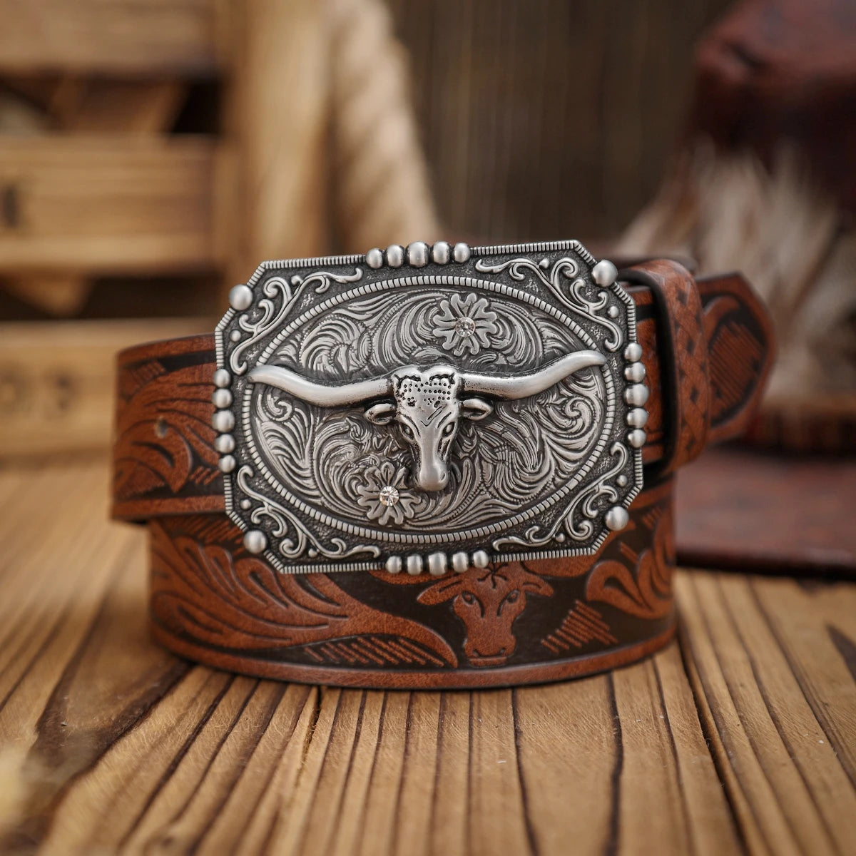 A Western-style PU leather belt for both men and women, a classic and casual retro belt