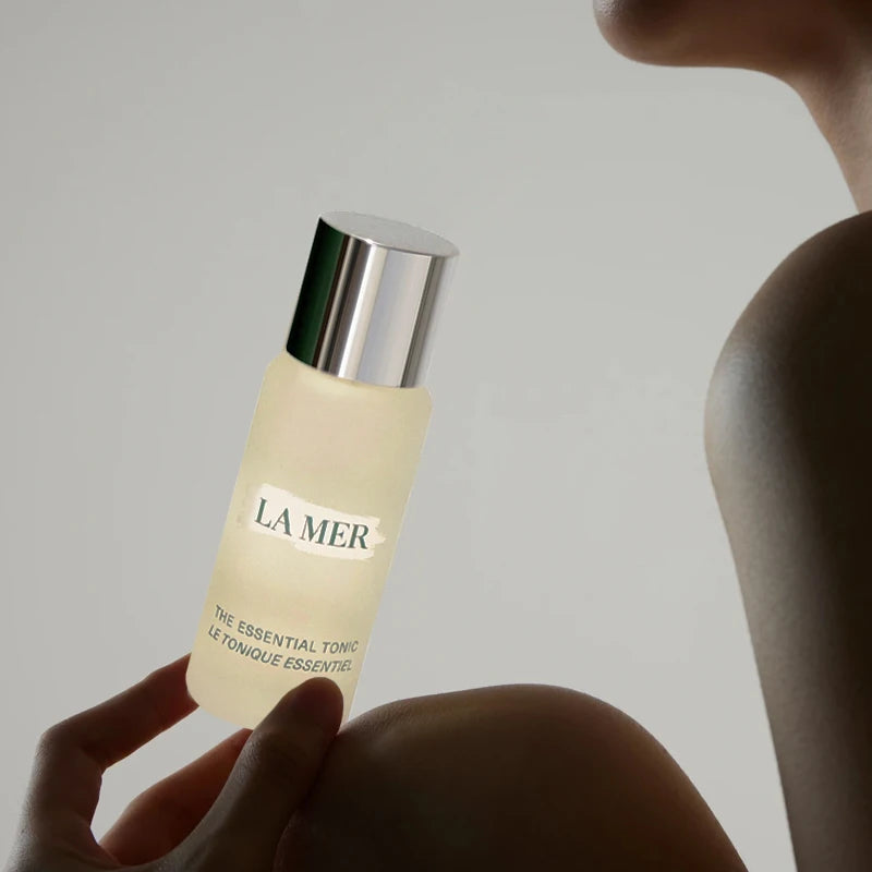 🌿 La Mer The Essential Tonic – 30ml
Miracle Broth™ | Comforting Ferment | Deconstructed Waters™ | Unisex Skincare