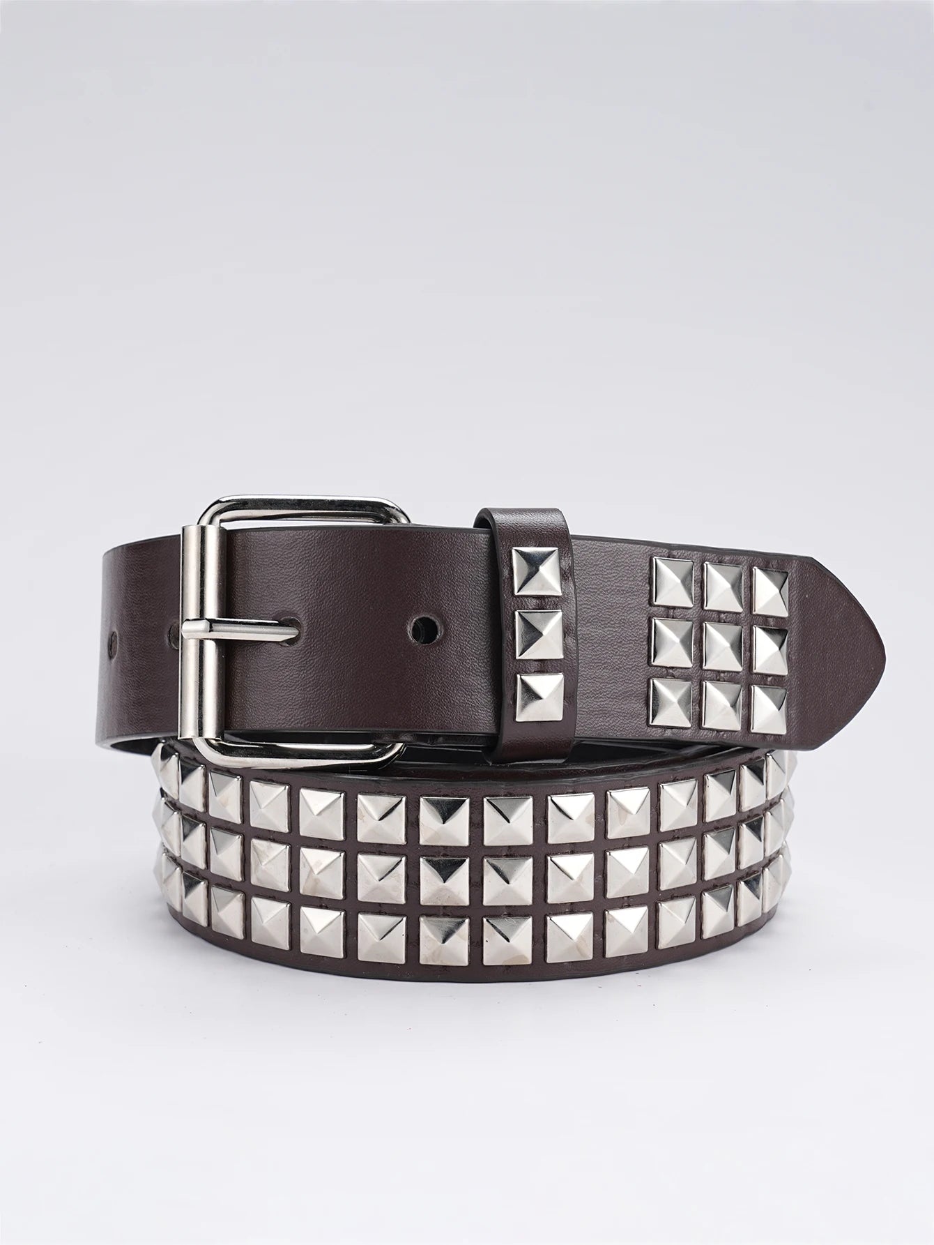 2023 Mens and Womens Leather Belts Vintage Punk Pyramid Rivet Belts Ladies Luxury Street Designs Black Belts Jeans For Women