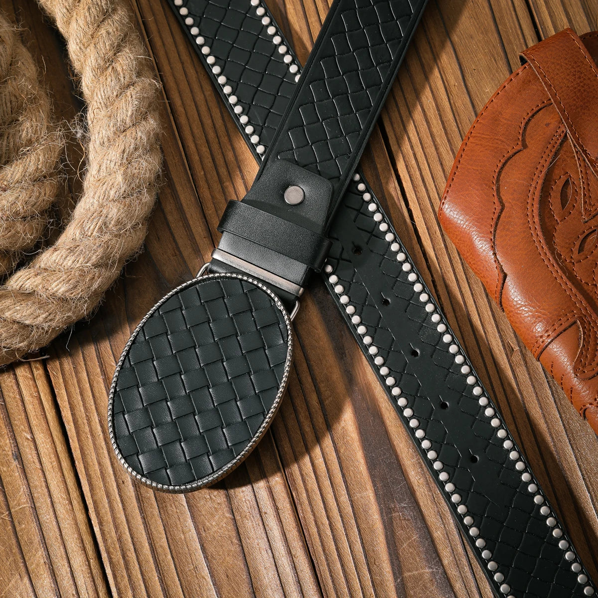 A casual and retro belt, a waist accessory for Western-style clothing, metal buckle, PU belt, suitable for both men and women