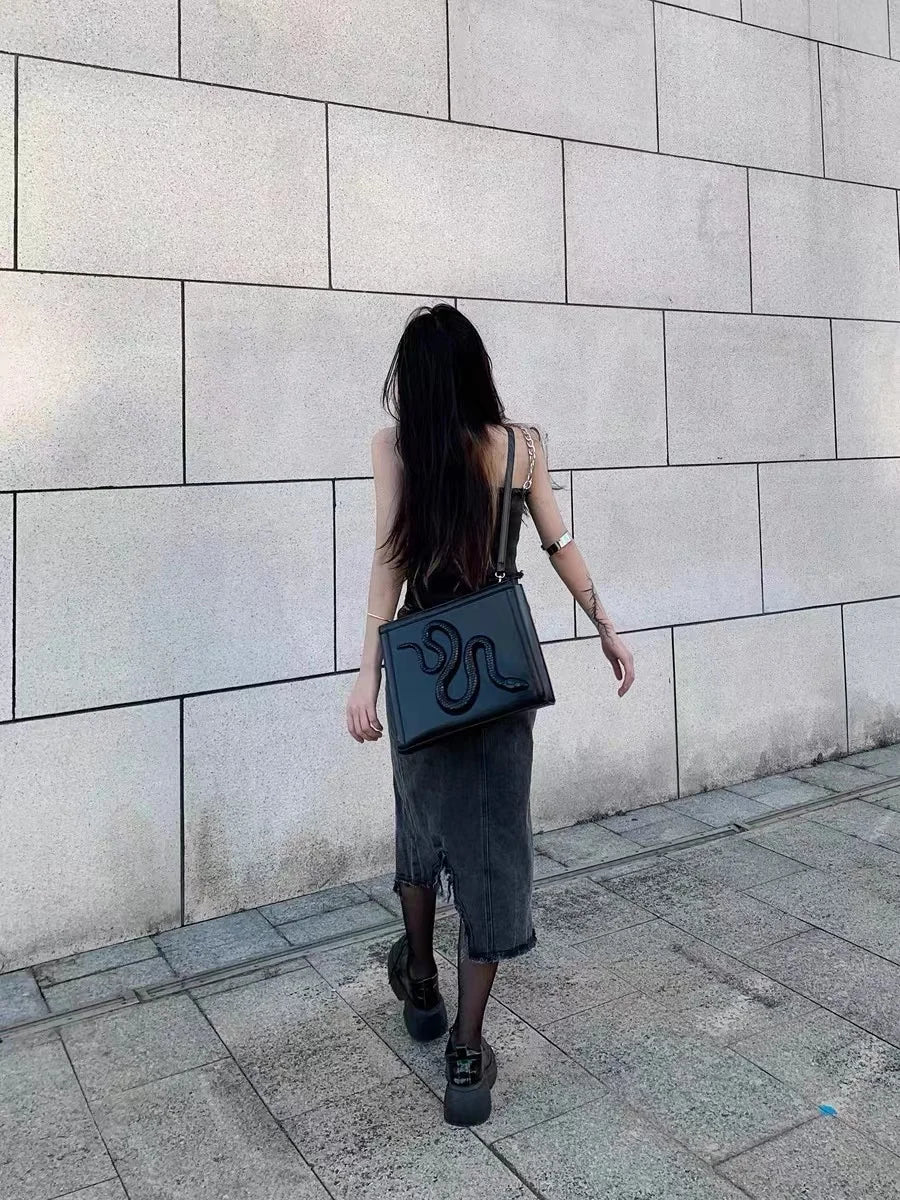 Original Niche Design 2023 New High Quality Snake Handbags for Women Fashion Trend Dark Wind Crossbody Bag Bolso Mujer Hot Sale