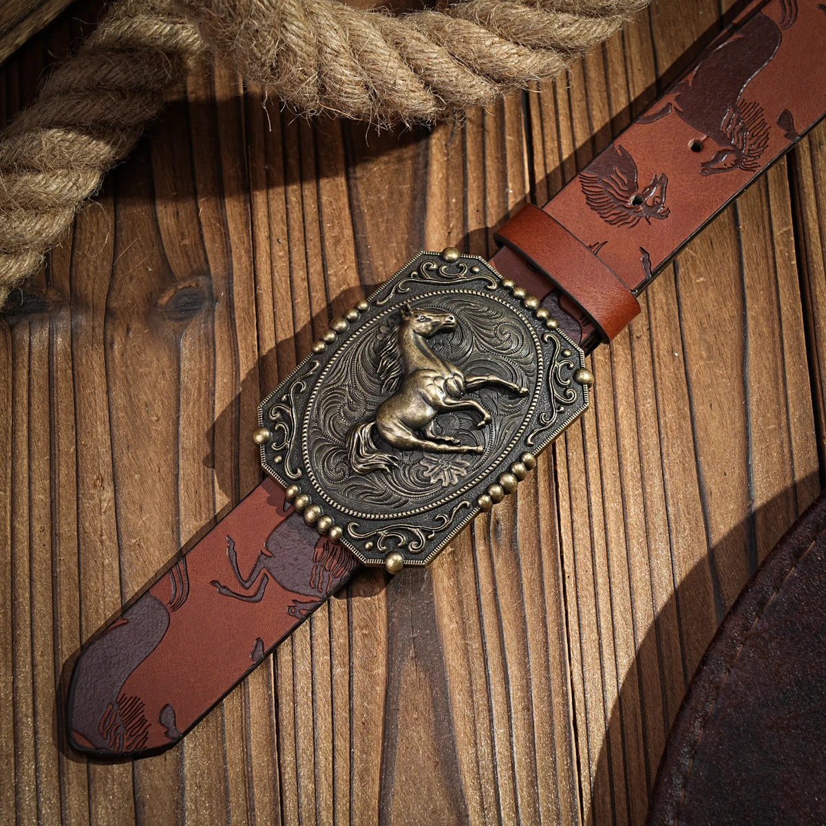 A casual, individual and retro belt, Western-style clothing accessory, metal buckle, PU belt, suitable for both men and women