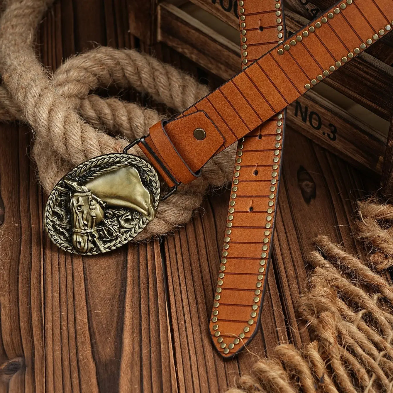 A casual, individual and retro belt, Western-style clothing accessory, metal buckle, PU belt, suitable for both men and women