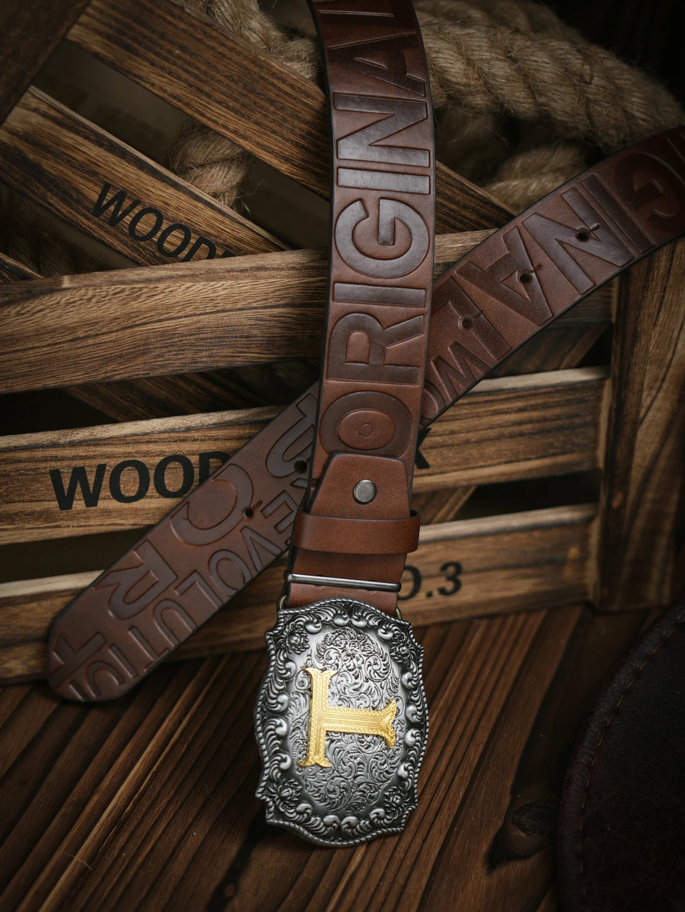 A casual, individual and retro belt, Western-style clothing accessory, metal buckle, PU belt, suitable for both men and women