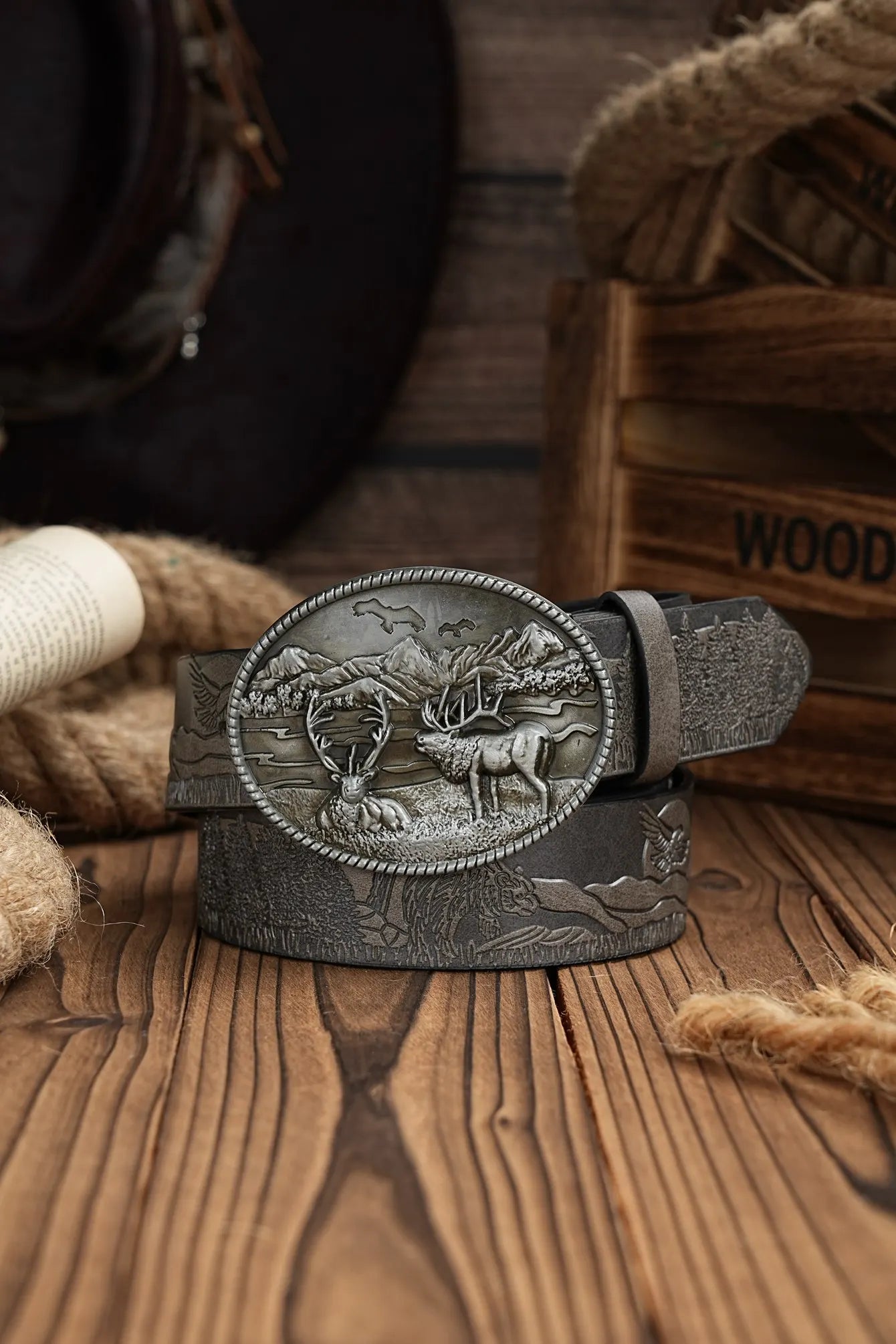 A casual, individual and retro belt, Western-style clothing accessory, metal buckle, PU belt, suitable for both men and women