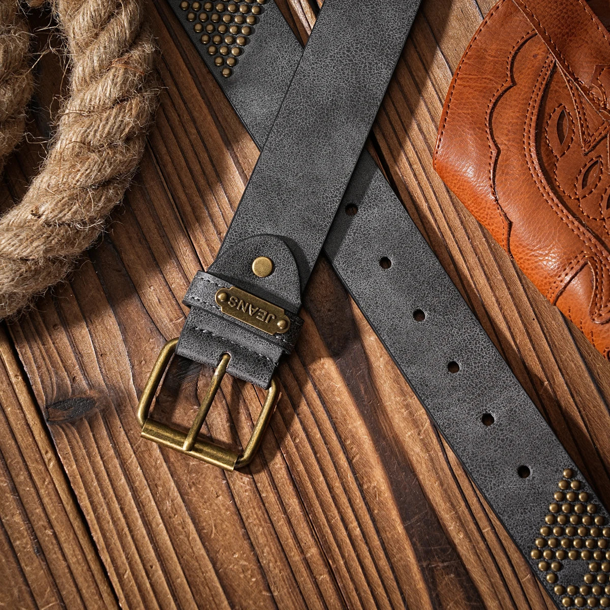 A Western-style PU material belt for both men and women, a casual, retro and classic personalized belt