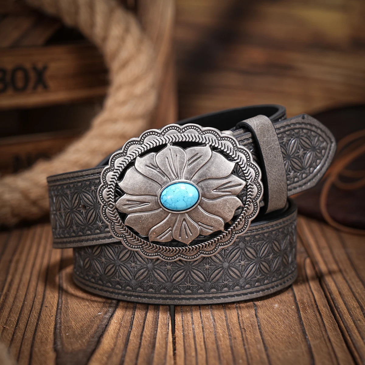 A casual, individual and retro belt, Western-style clothing accessory, metal buckle, PU belt, suitable for both men and women