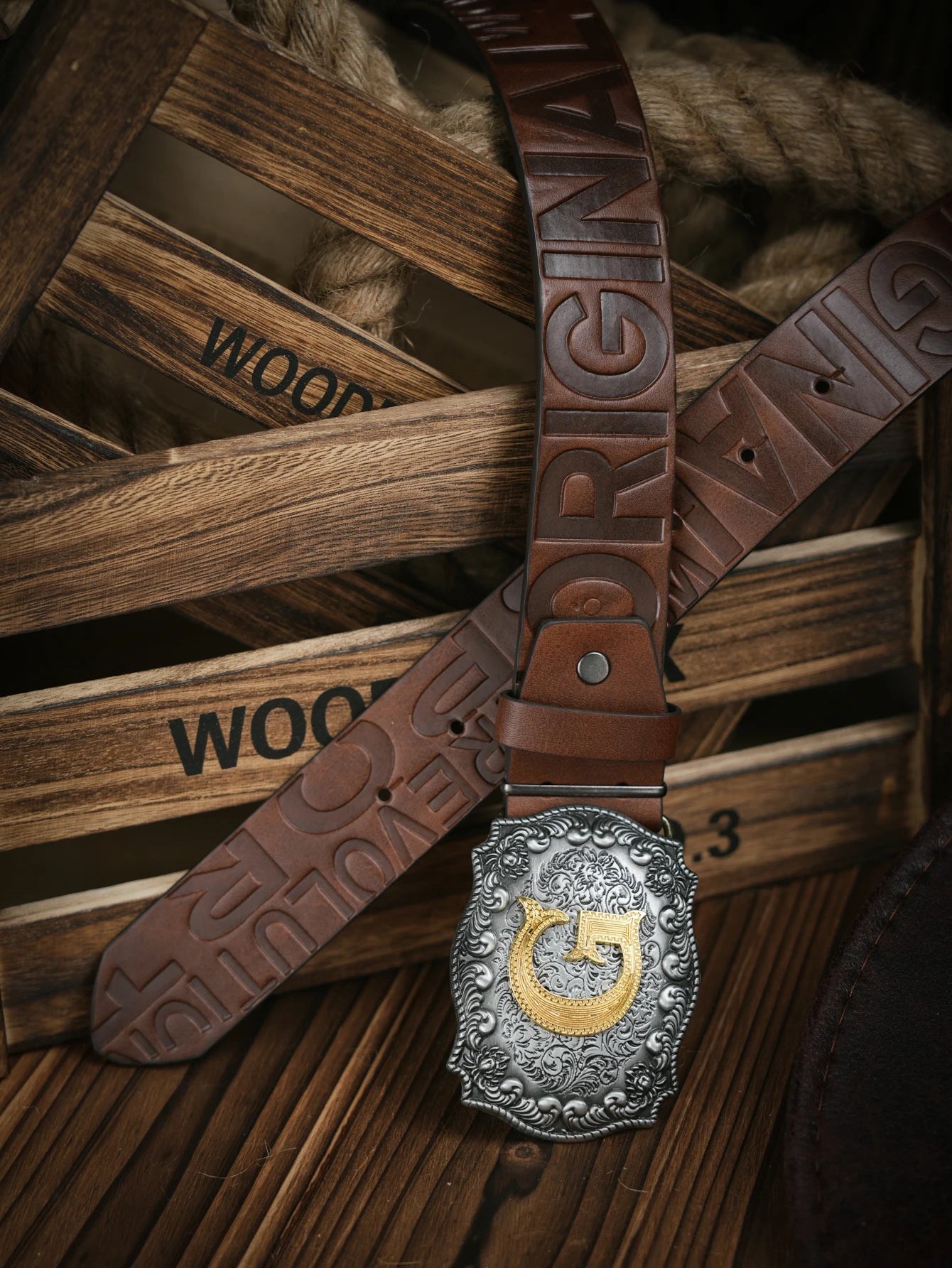 A casual, individual and retro belt, Western-style clothing accessory, metal buckle, PU belt, suitable for both men and women