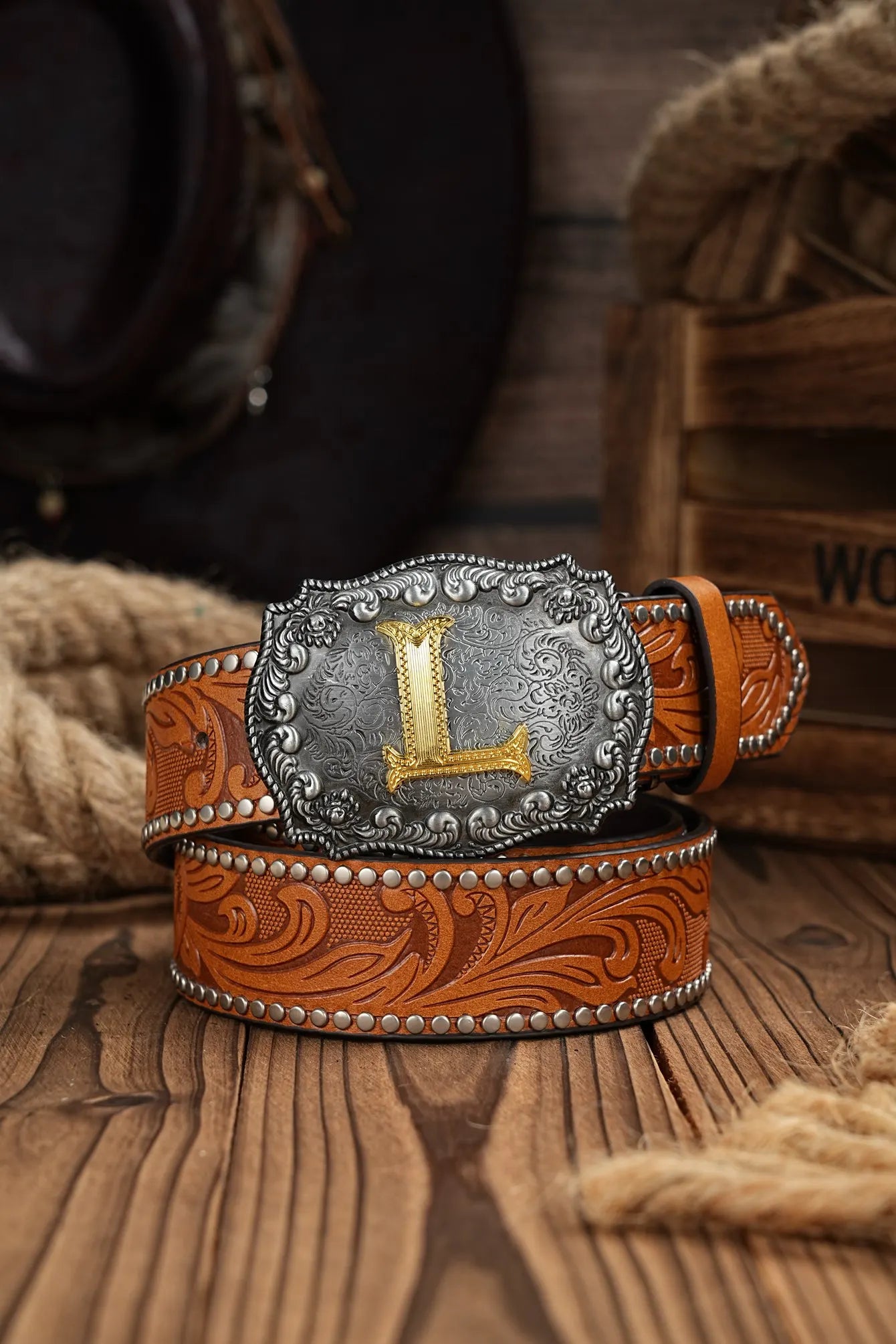A casual, individual and retro belt, Western-style clothing accessory, metal buckle, PU belt, suitable for both men and women