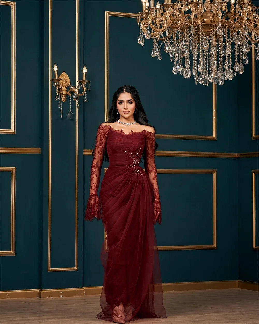 فساتين ميلا الحمراء للحفلات بدون أكتاف بتصميم حرف A من التول والكريستال بأكمام طويلة وفساتين السهرة المطرزة والمخصصة لعام ٢٠٢٥