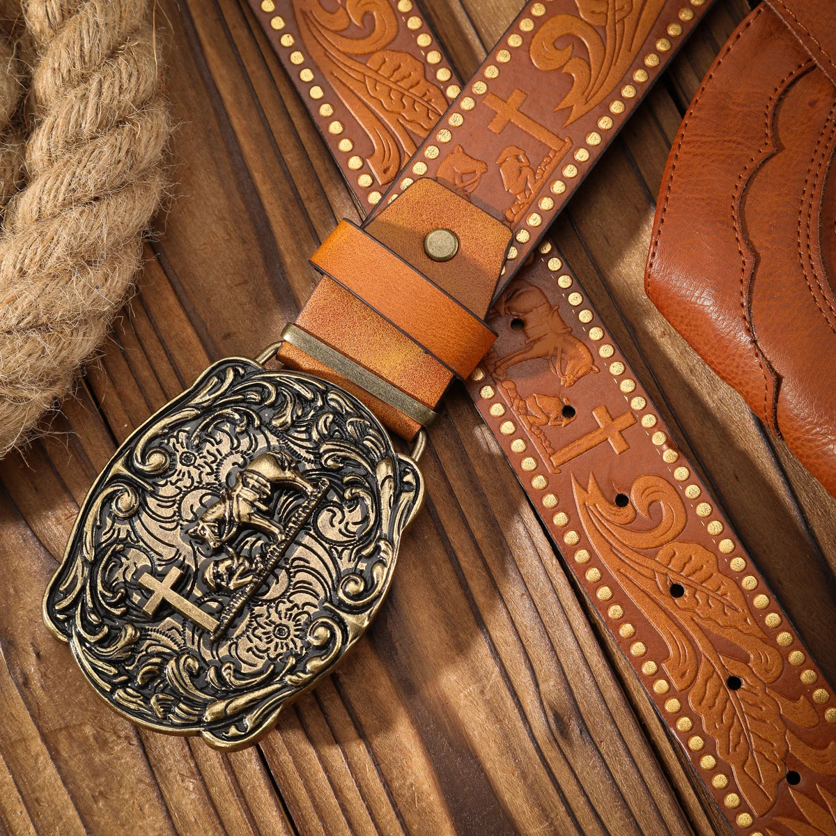 An alloy plate buckle PU material belt, suitable for both men and women, to create a personalized Western retro style