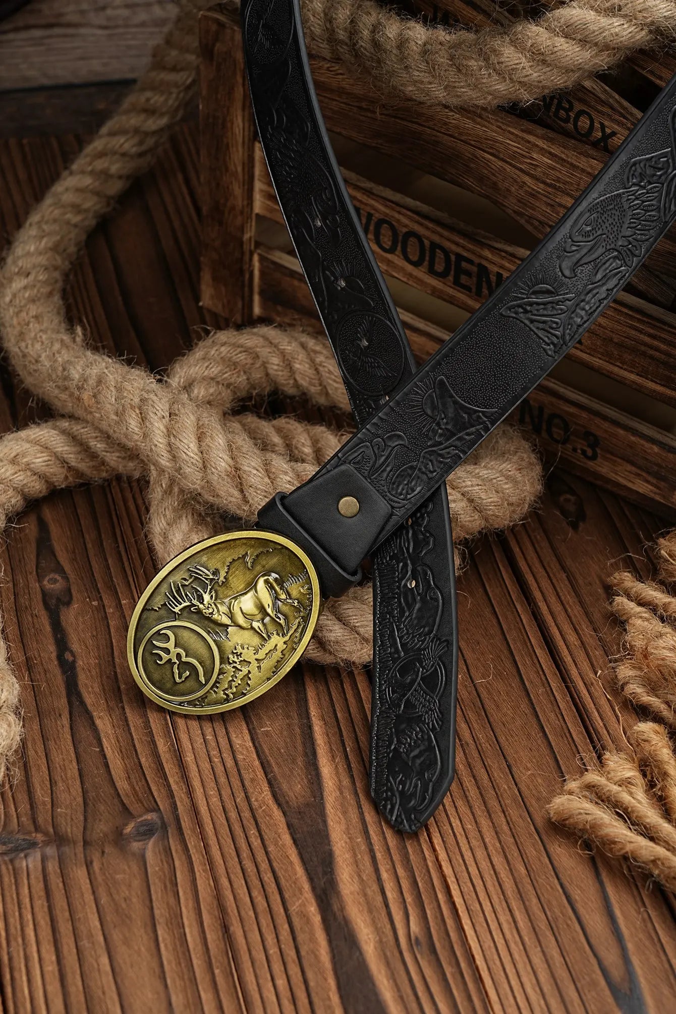 A casual, individual and retro belt, Western-style clothing accessory, metal buckle, PU belt, suitable for both men and women