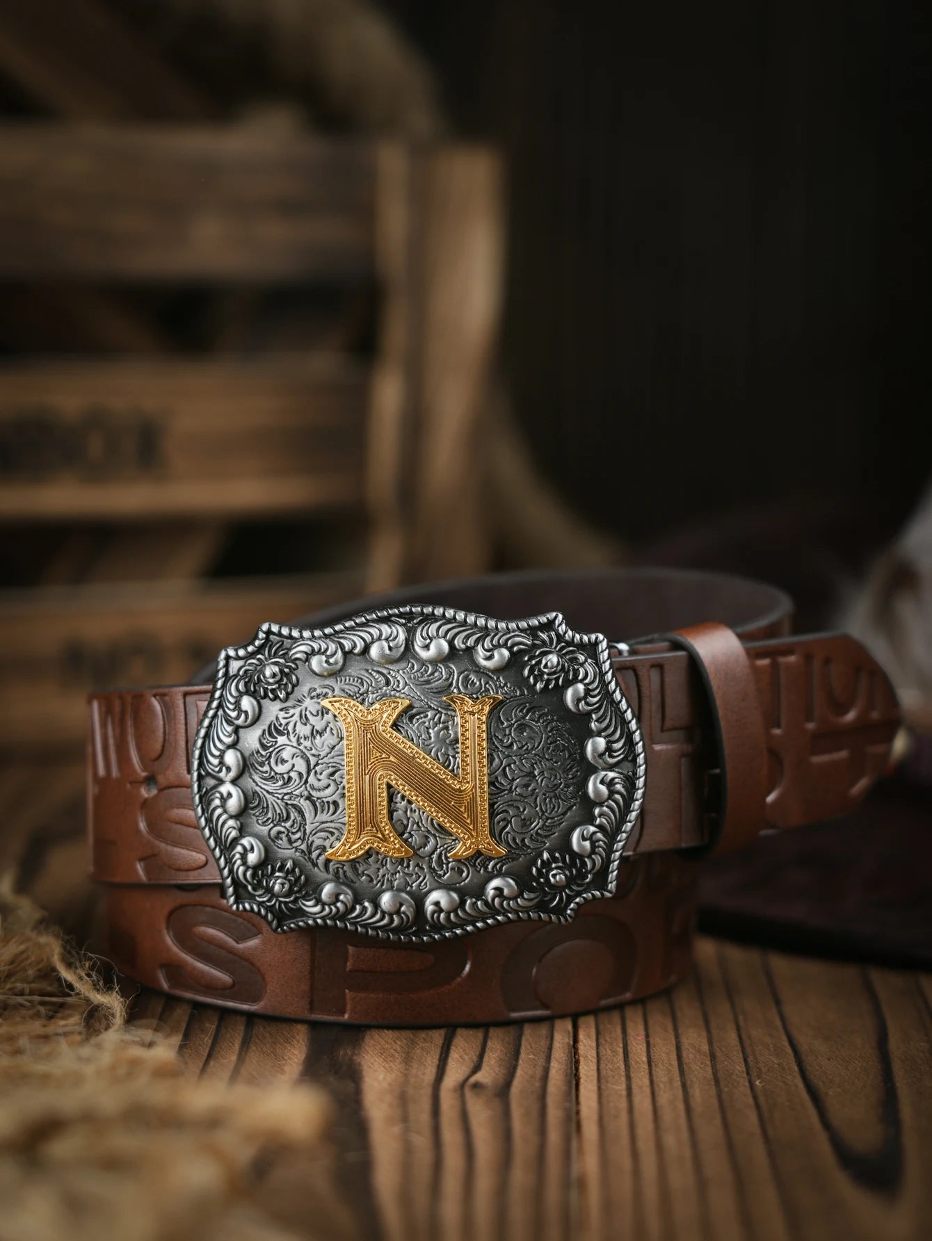A casual, individual and retro belt, Western-style clothing accessory, metal buckle, PU belt, suitable for both men and women