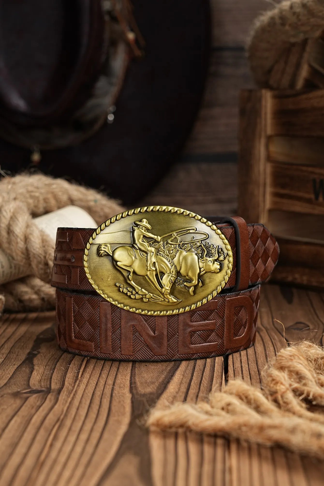 A men's and women's casual retro belt Western style! PU leather belt with metal buckle, suitable for daily work wear