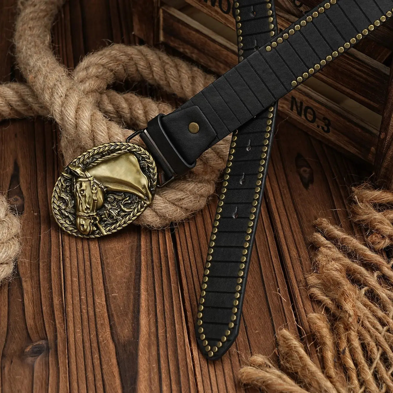 A casual, individual and retro belt, Western-style clothing accessory, metal buckle, PU belt, suitable for both men and women