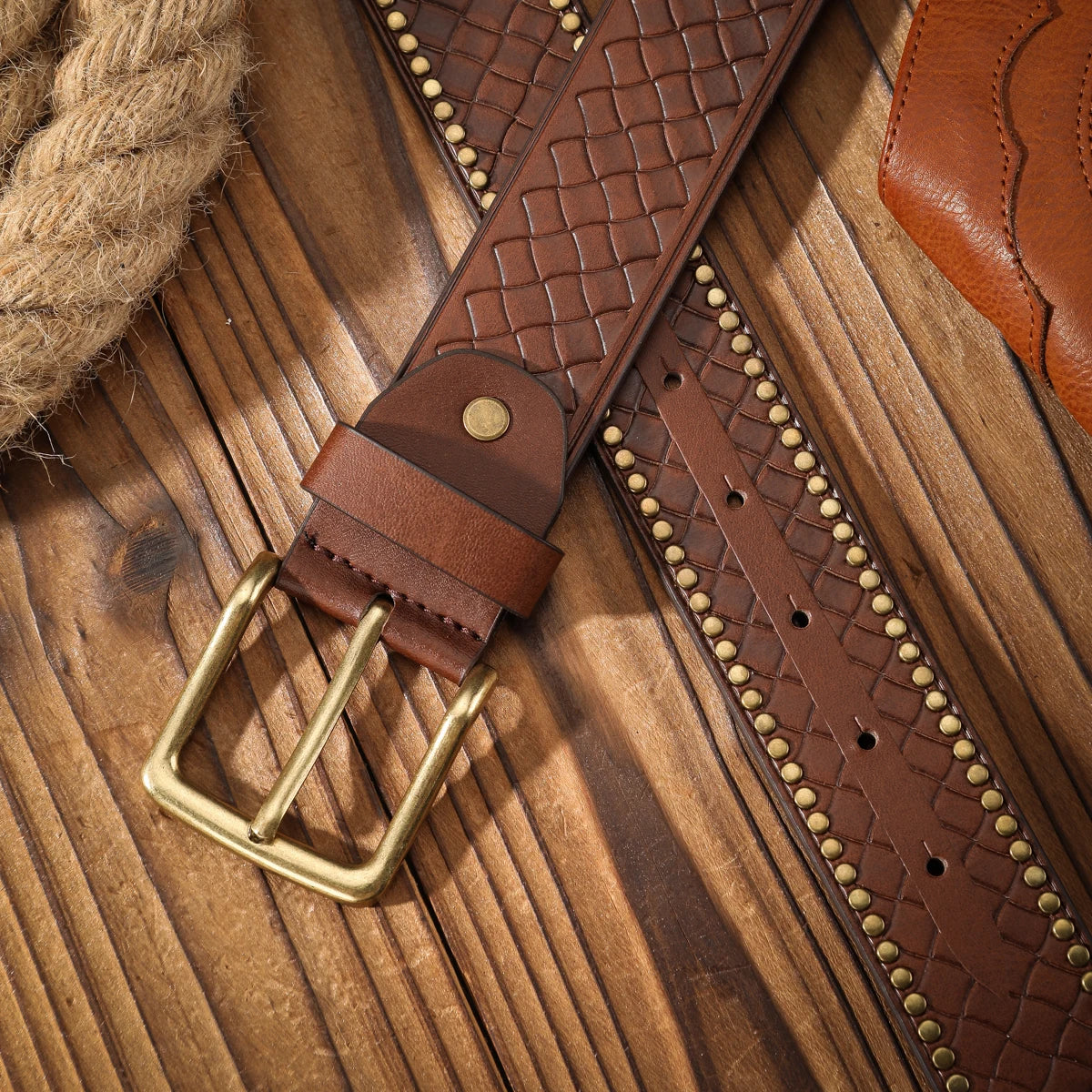 An alloy plate buckle PU material belt, suitable for both men and women, to create a personalized Western retro style