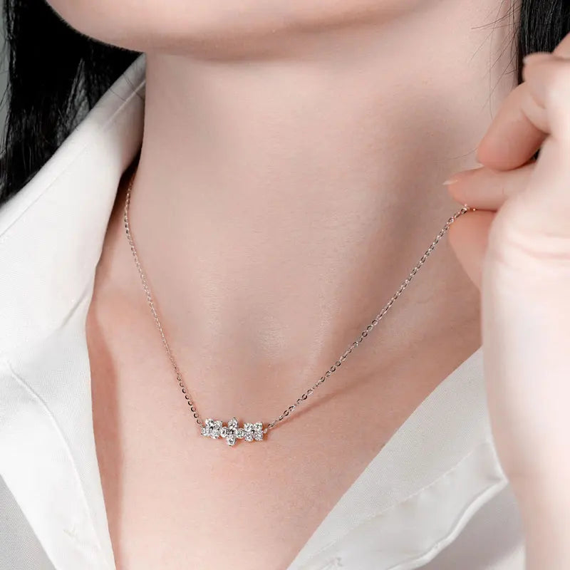 Lnngy 925 Sterling Silver Elegant Four-Leaf Clover Pendant Necklace 3mm&2.5mm Round Moissanite Necklaces for Women Jewelry Gift