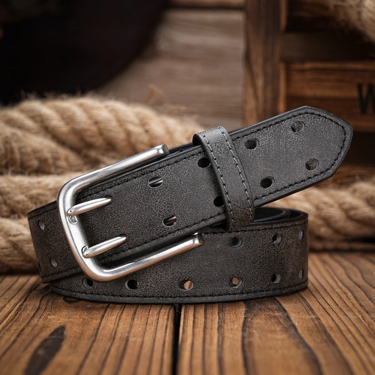 A men's and women's casual retro belt Western style! PU leather belt with metal buckle, suitable for daily work wear