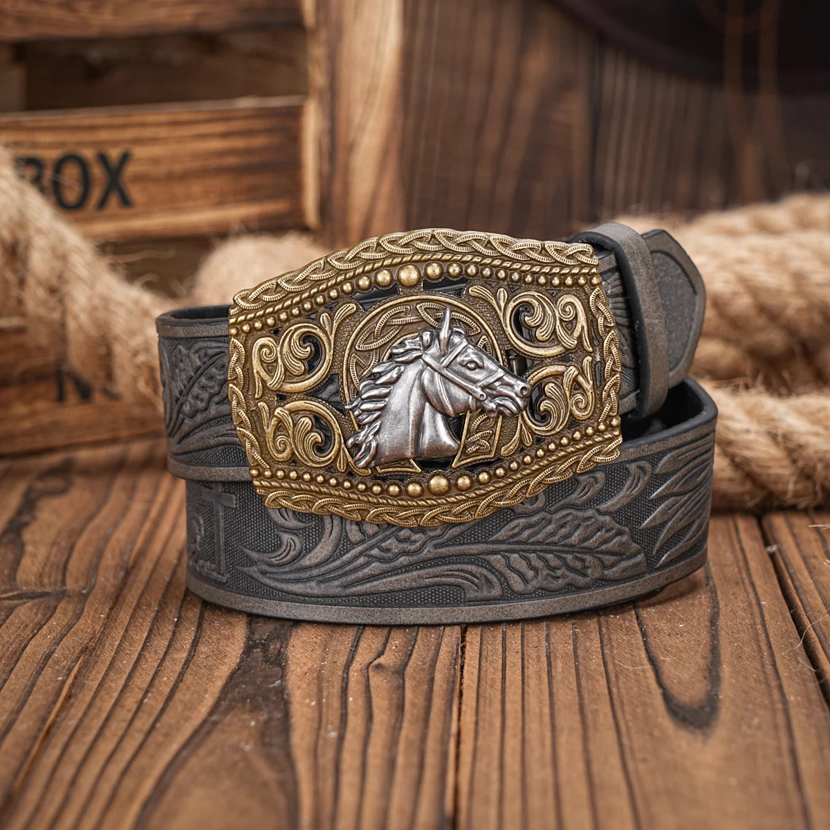 A casual, individual and retro belt, Western-style clothing accessory, metal buckle, PU belt, suitable for both men and women