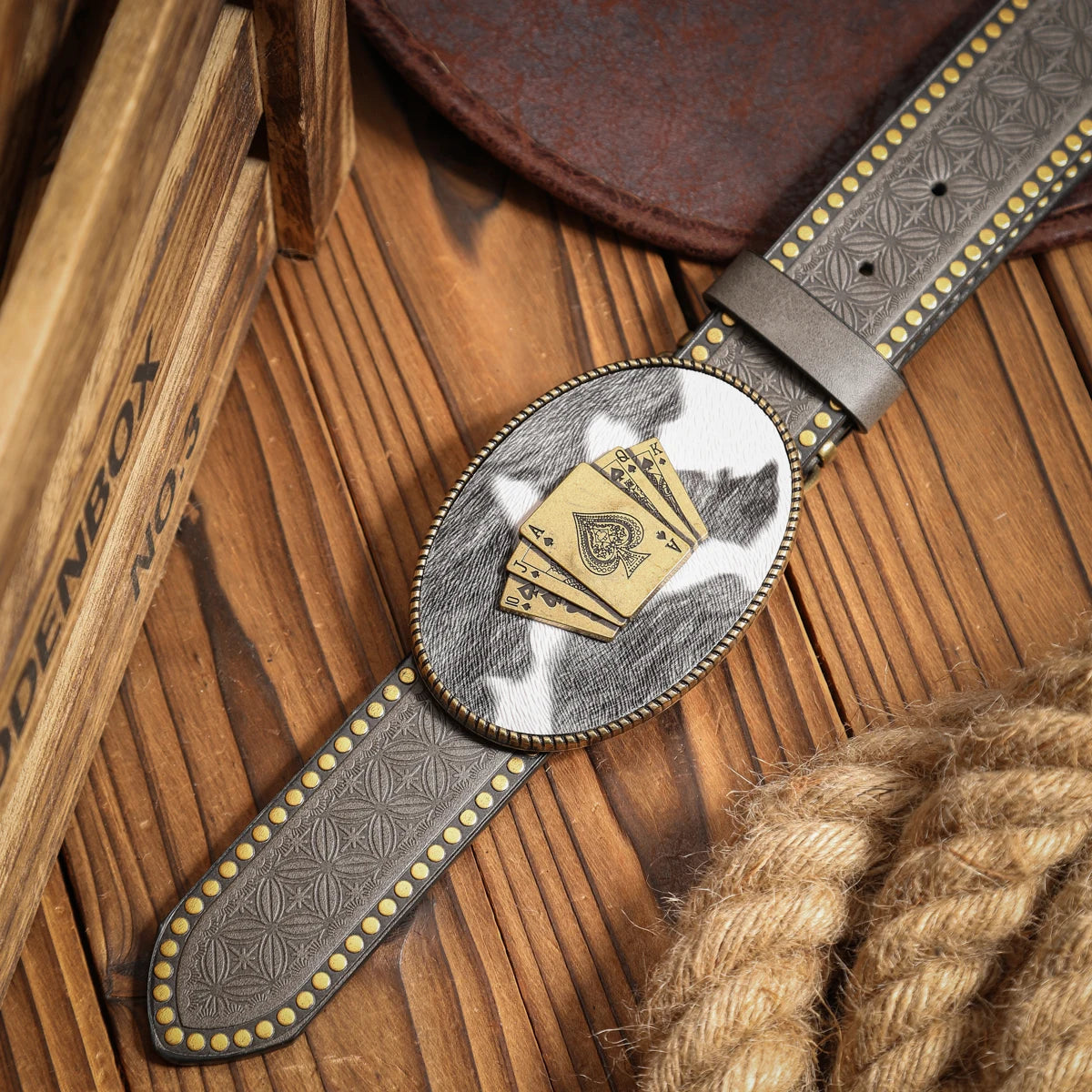 A casual, individual and retro belt, a Western-style clothing accessory, metal buckle, PU belt, suitable for both men and women