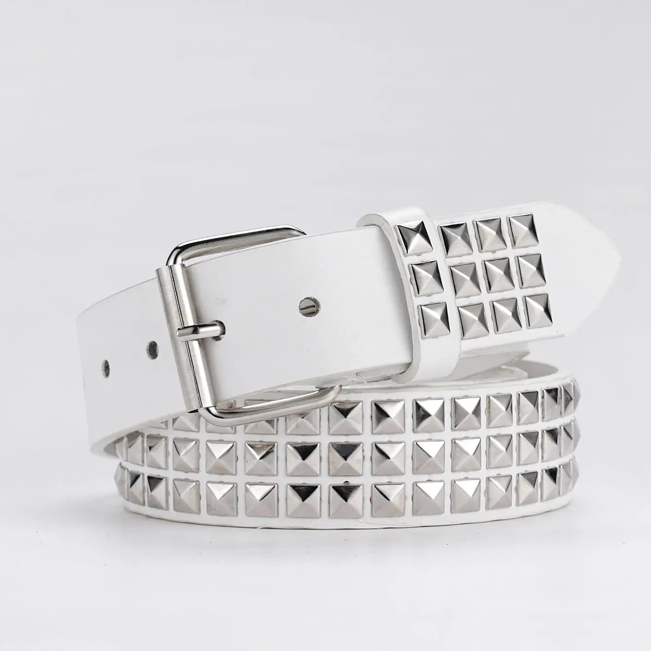 2023 Mens and Womens Leather Belts Vintage Punk Pyramid Rivet Belts Ladies Luxury Street Designs Black Belts Jeans For Women