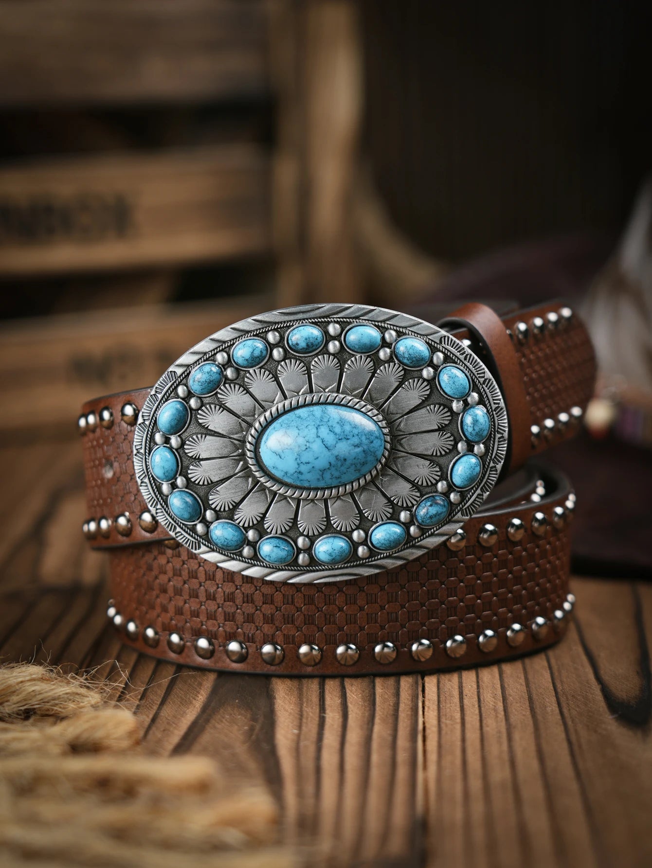 A men's and women's casual retro belt Western style! PU leather belt with metal buckle, suitable for daily work wear