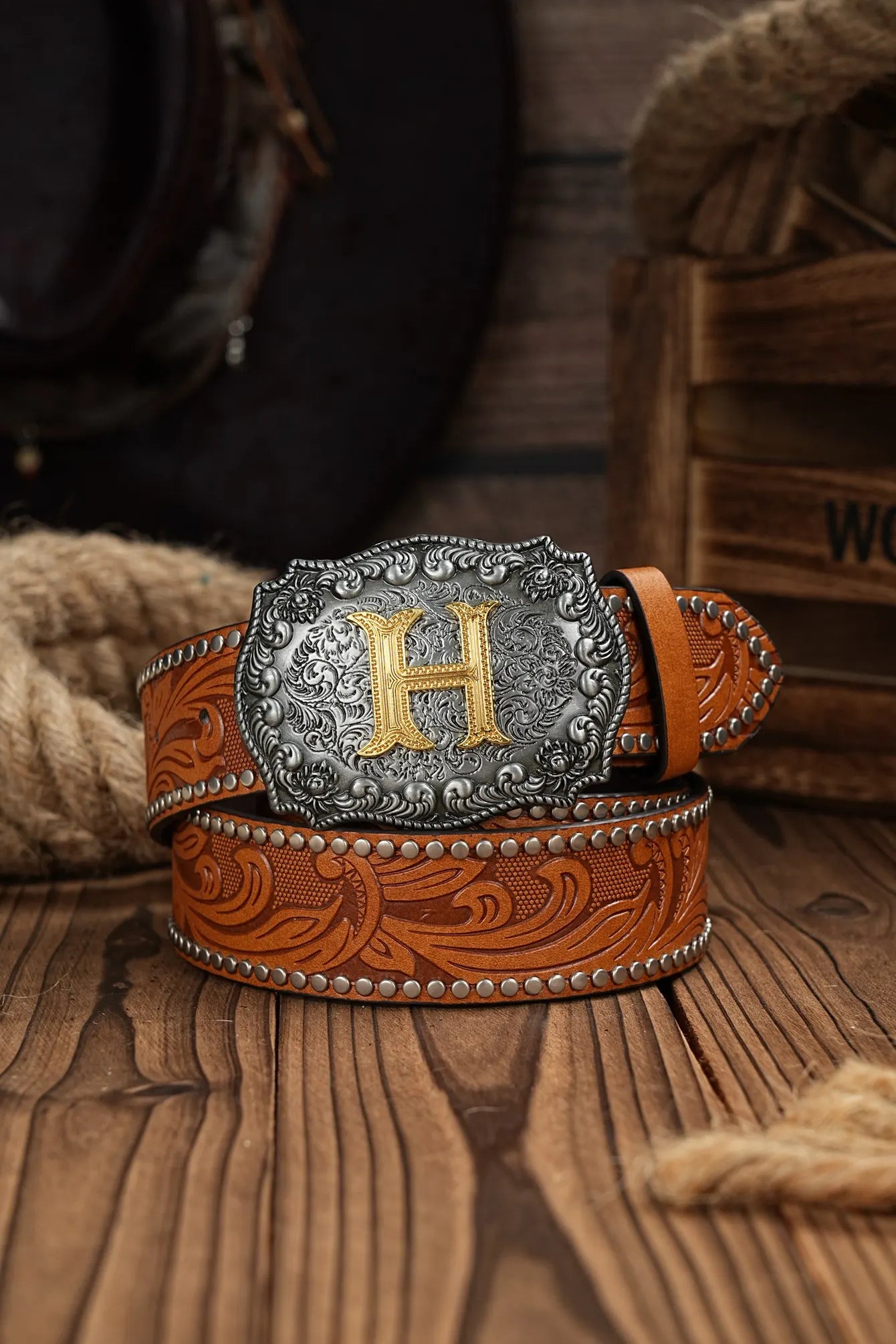 A casual, individual and retro belt, Western-style clothing accessory, metal buckle, PU belt, suitable for both men and women