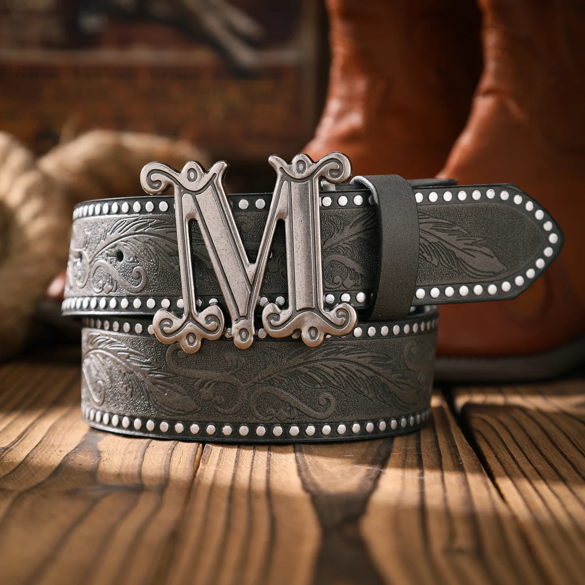 A casual and retro belt, a waist accessory for Western-style clothing, metal buckle, PU belt, suitable for both men and women