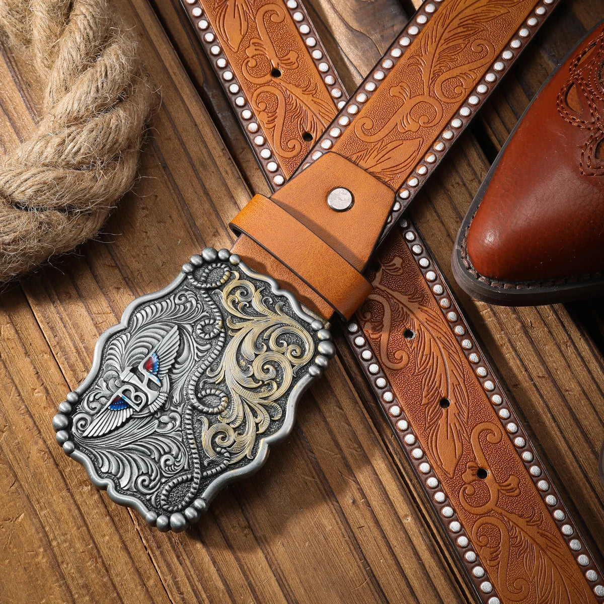 A classic retro PU material embossed belt metal plate buckle head men and women the same daily casual delivery punch nails