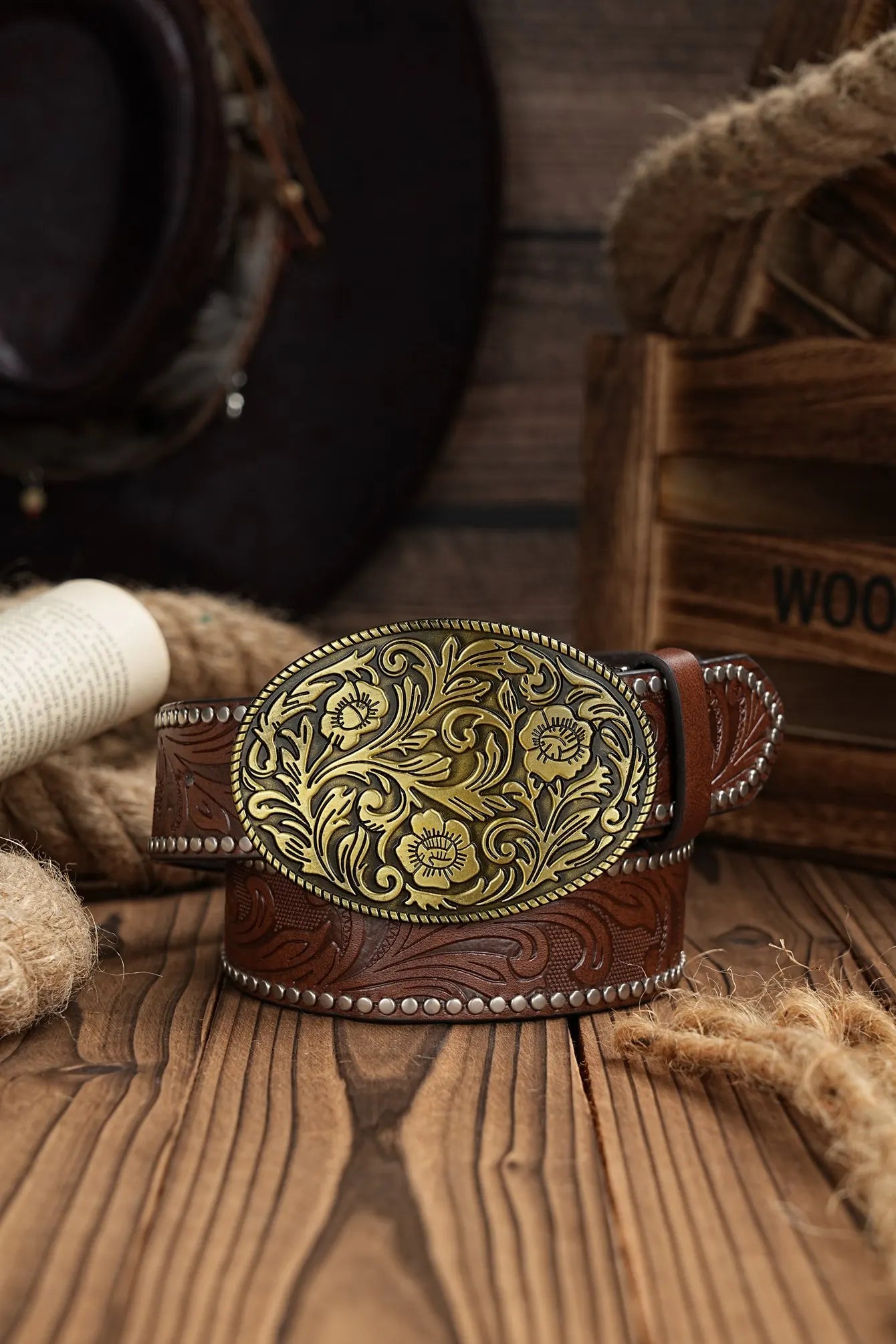 A men's and women's casual retro belt Western style! PU leather belt with metal buckle, suitable for daily work wear
