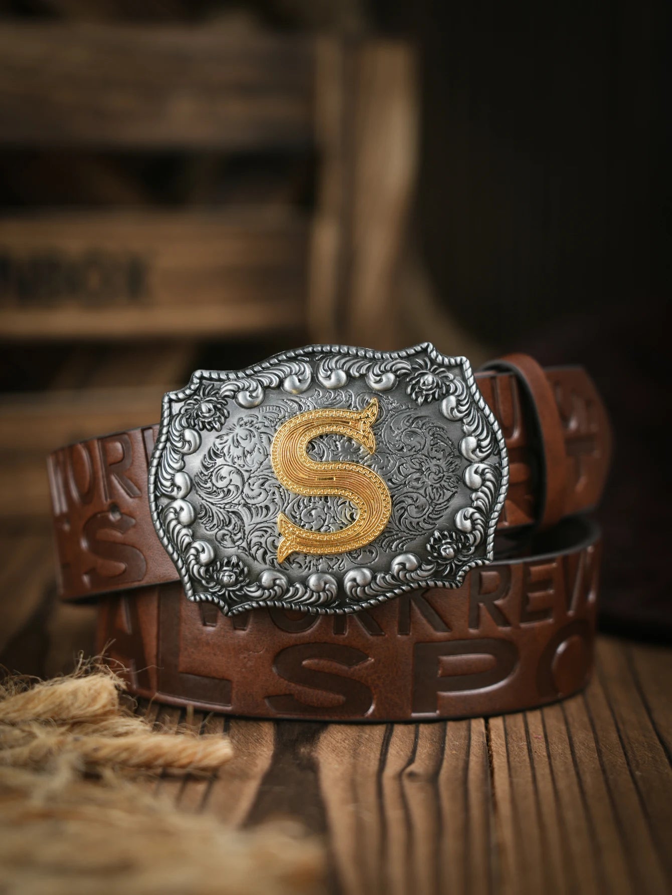 A casual, individual and retro belt, Western-style clothing accessory, metal buckle, PU belt, suitable for both men and women
