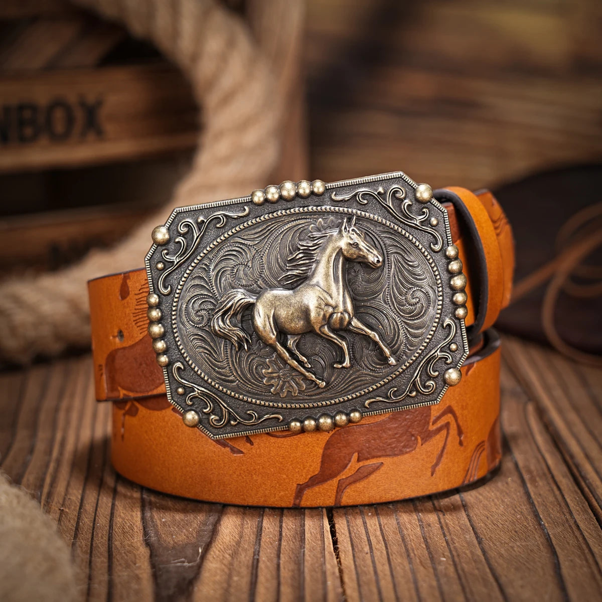A casual, individual and retro belt, Western-style clothing accessory, metal buckle, PU belt, suitable for both men and women