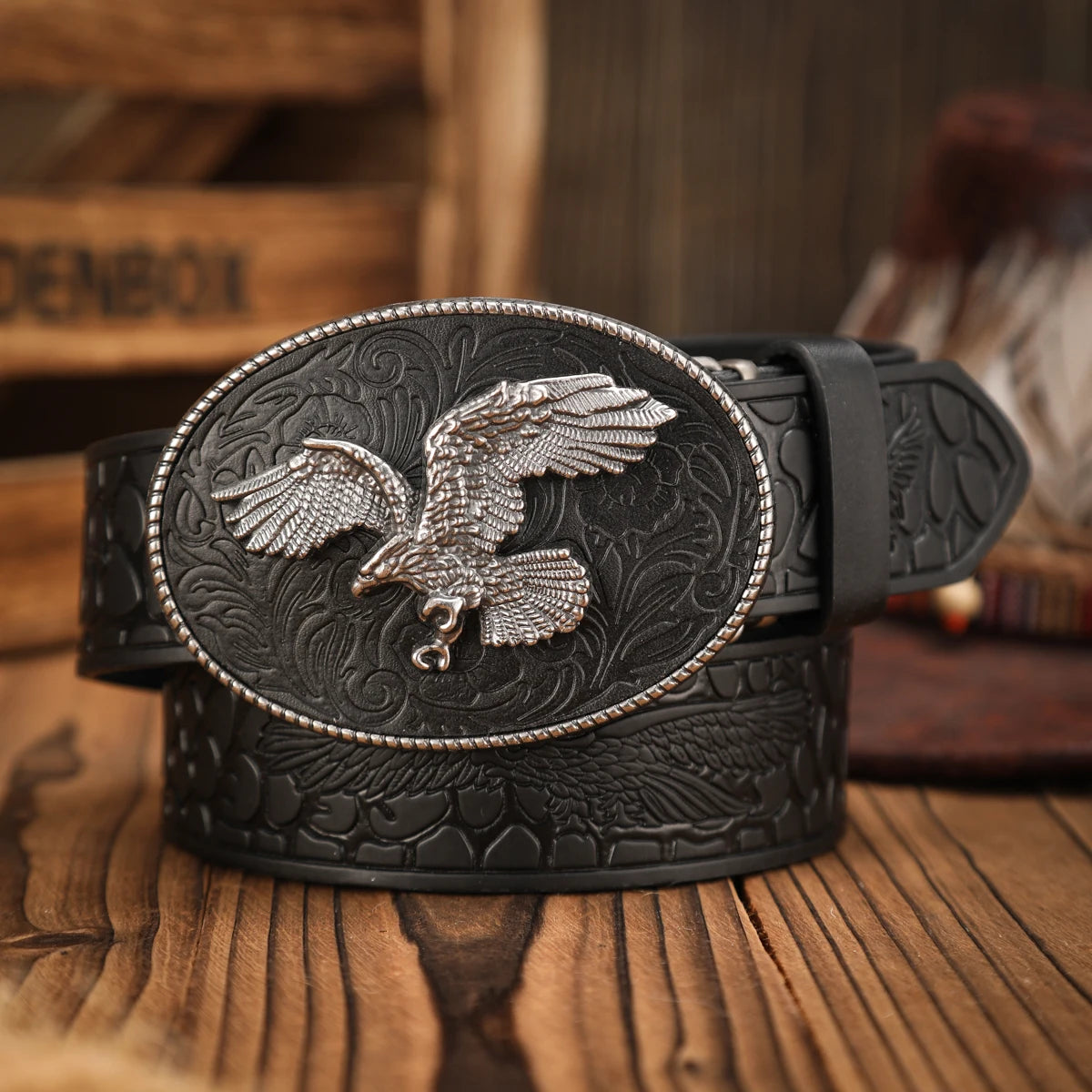 A casual, individual and retro belt, a Western-style clothing accessory, metal buckle, PU belt, suitable for both men and women