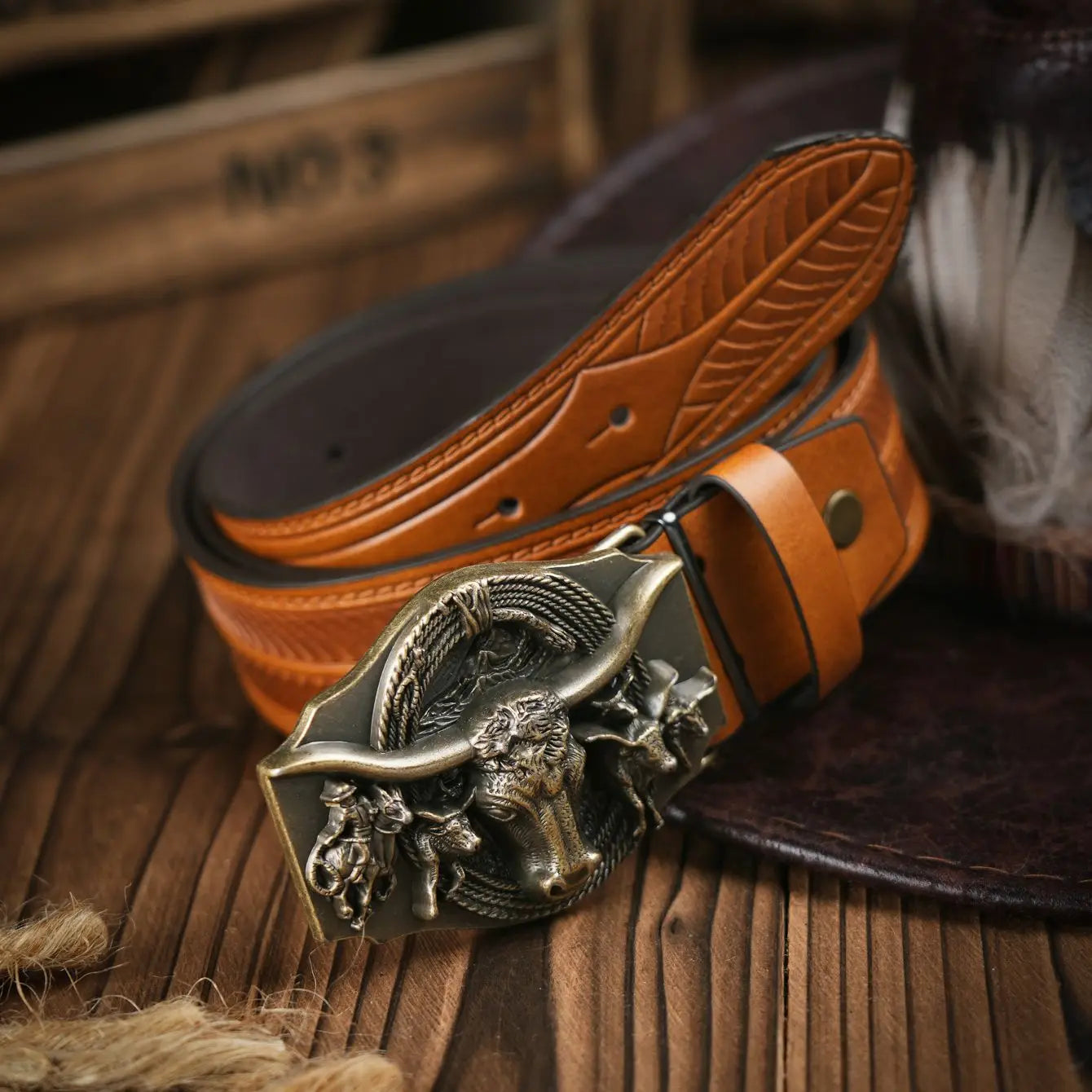 A men's and women's casual retro belt Western style! PU leather belt with metal buckle, suitable for daily work wear