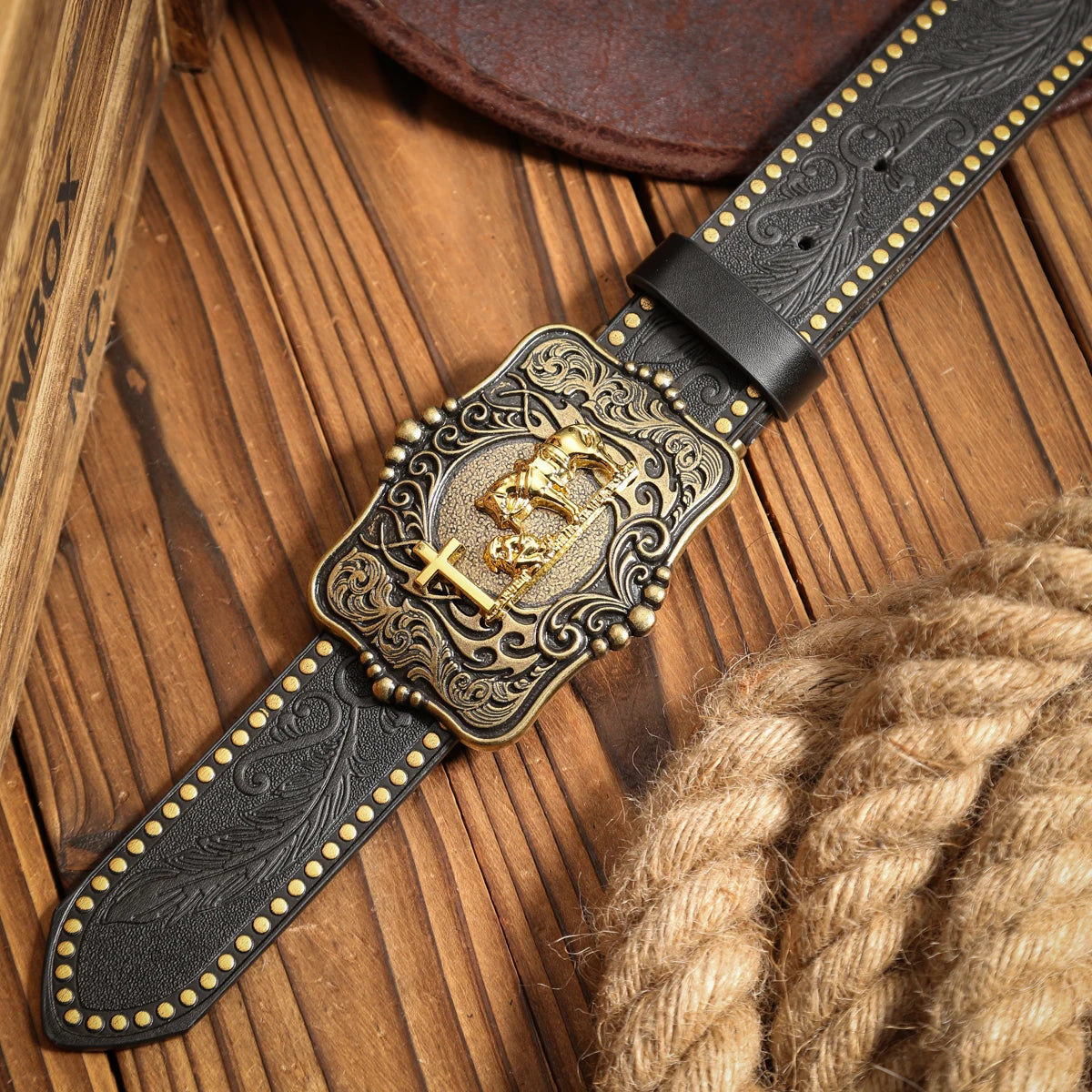 A casual, individual and retro belt, a Western-style clothing accessory, metal buckle, PU belt, suitable for both men and women
